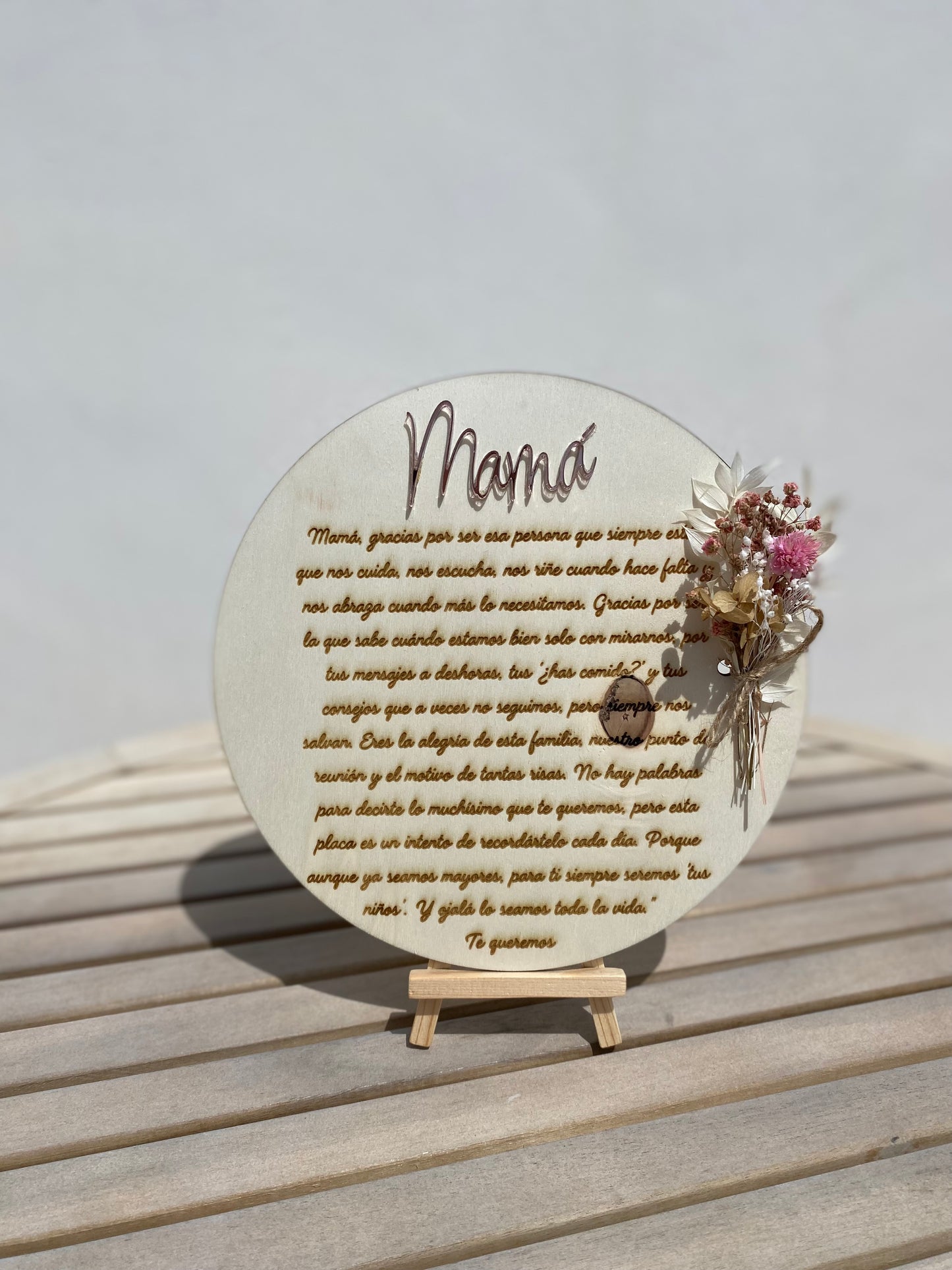 Placa Personalizada ‘Mamá’ – Placa Decorativa con Mensaje Grabado | Regala Amor