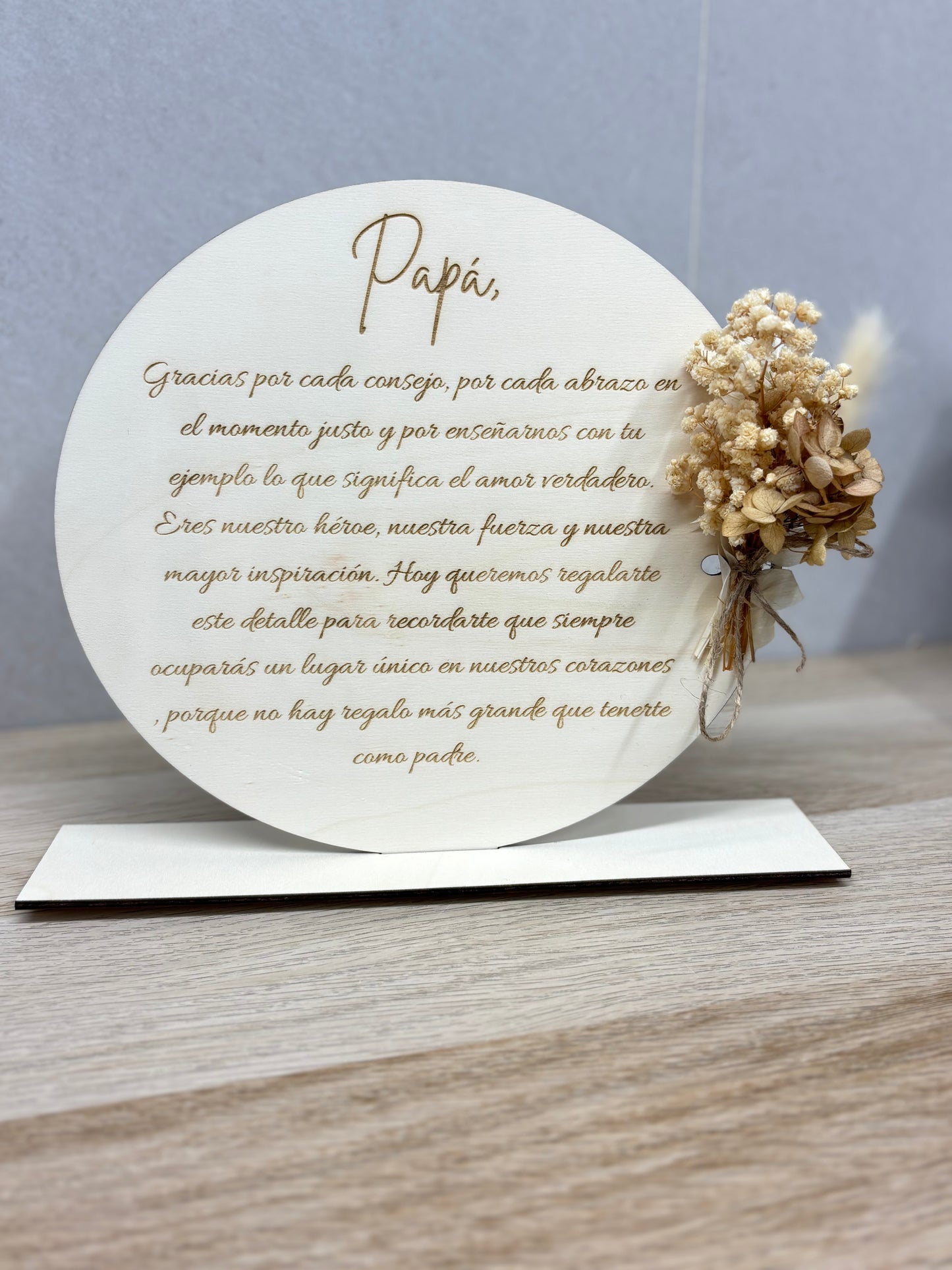 Placa dedicatoria con flor preservada – Regalo personalizado