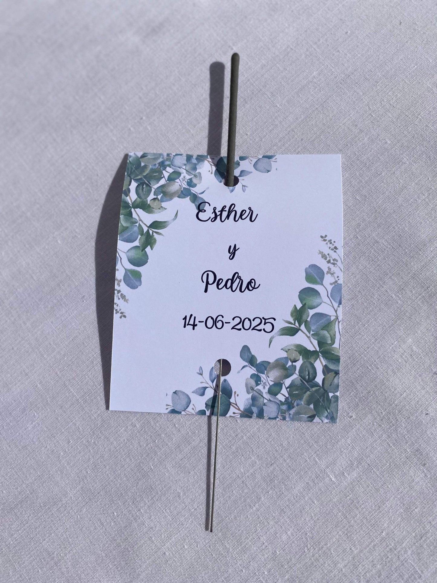 Bengalas eucalipto con tarjeta personalizada para boda - REGALA AMOR