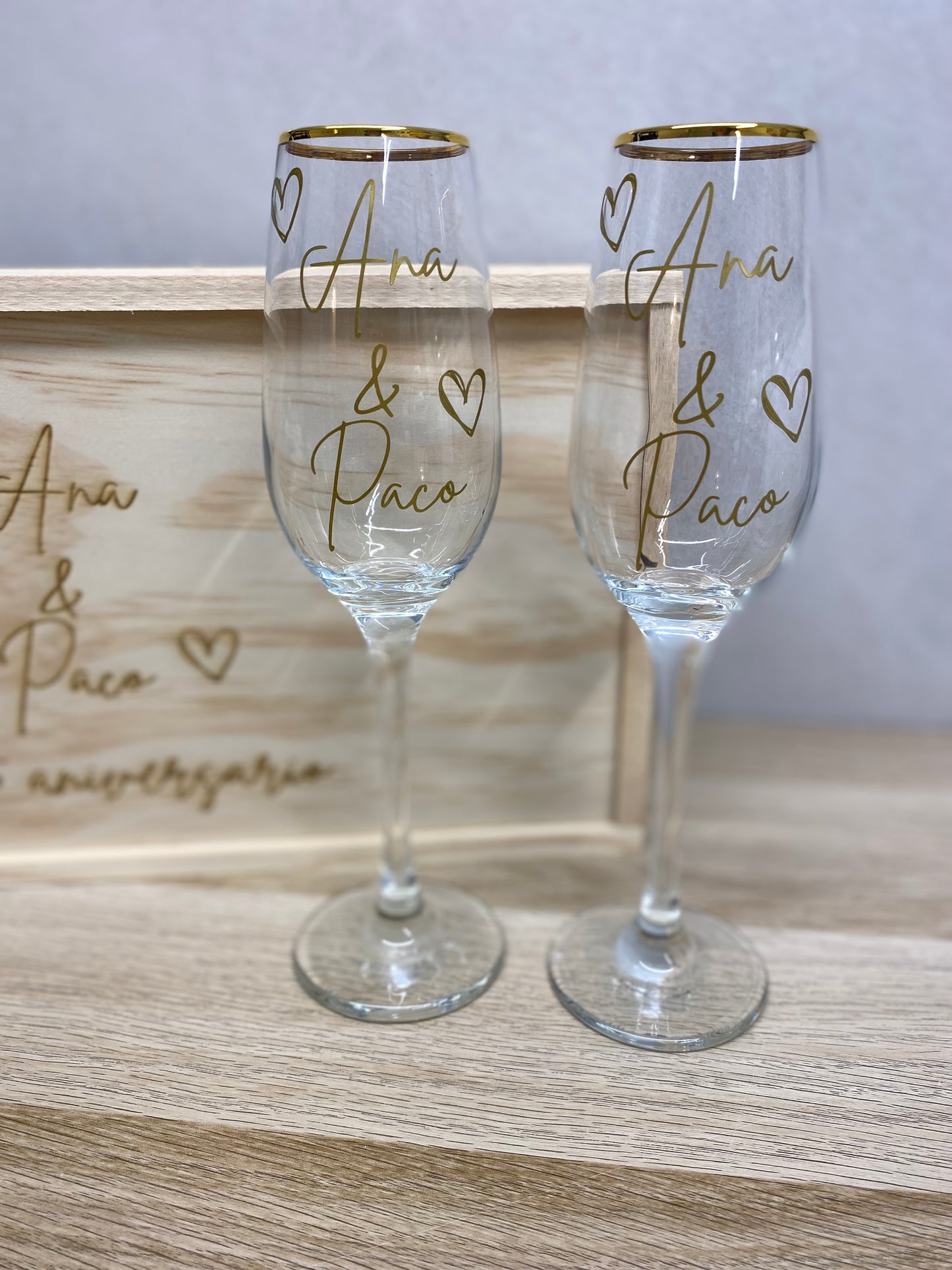 Set de Copas Personalizadas para Novios con Caja de Madera – El regalo perfecto para su gran día