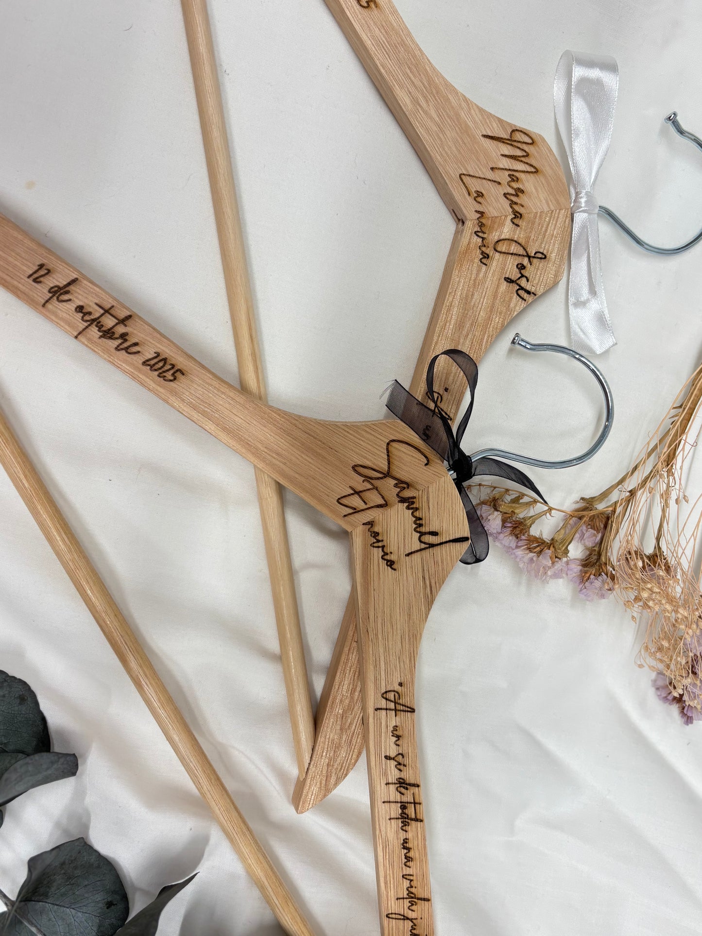 Perchas madera personalizadas novios