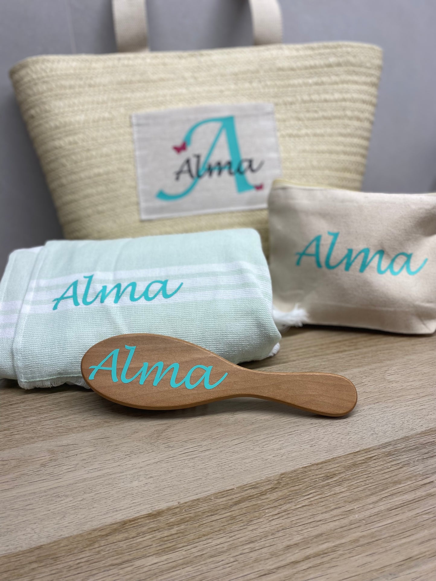 Pack Capaza, toalla, cepillo y neceser personalizado verde agua
