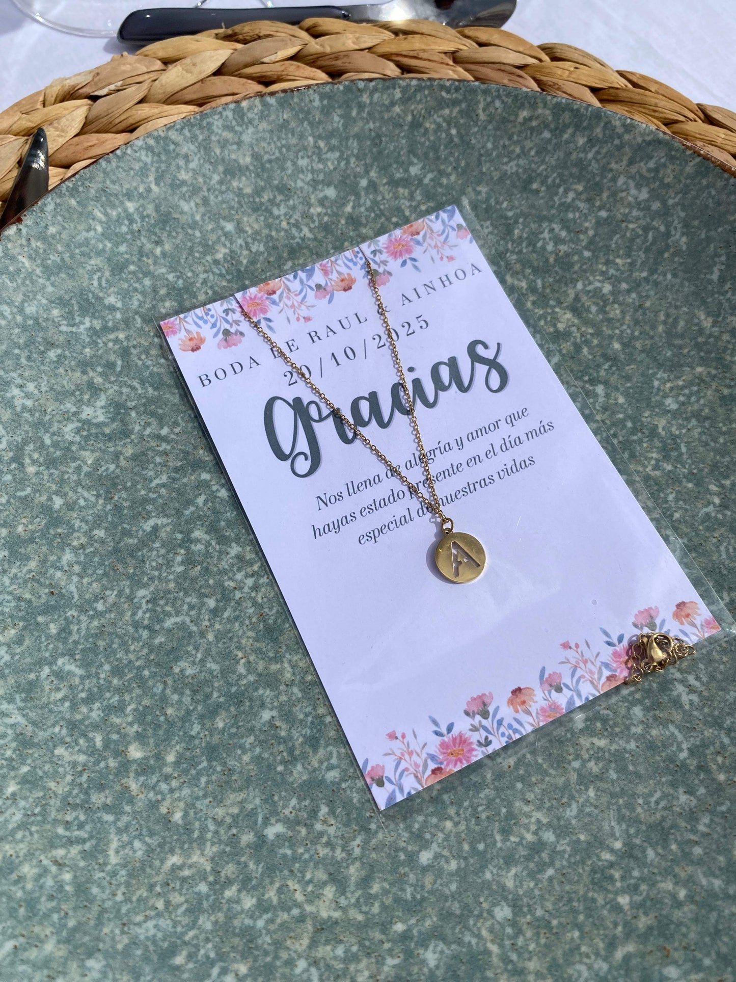 COLLAR INICIAL CON TARJETA PERSONALIZADA - REGALA AMOR