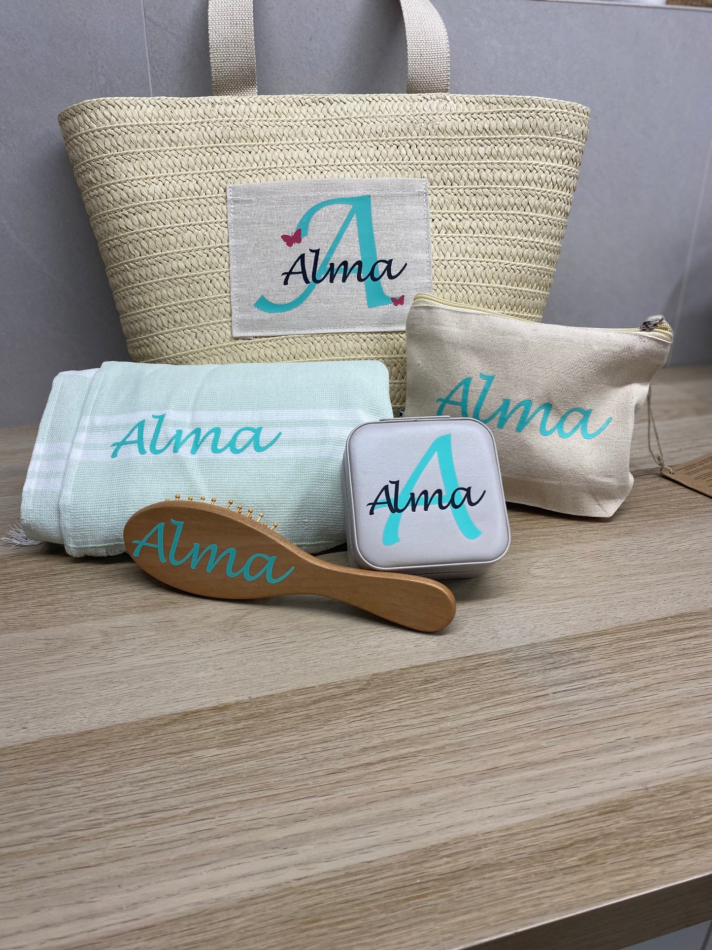 Pack verano Capaza, neceser, toalla, peine y joyero personalizado