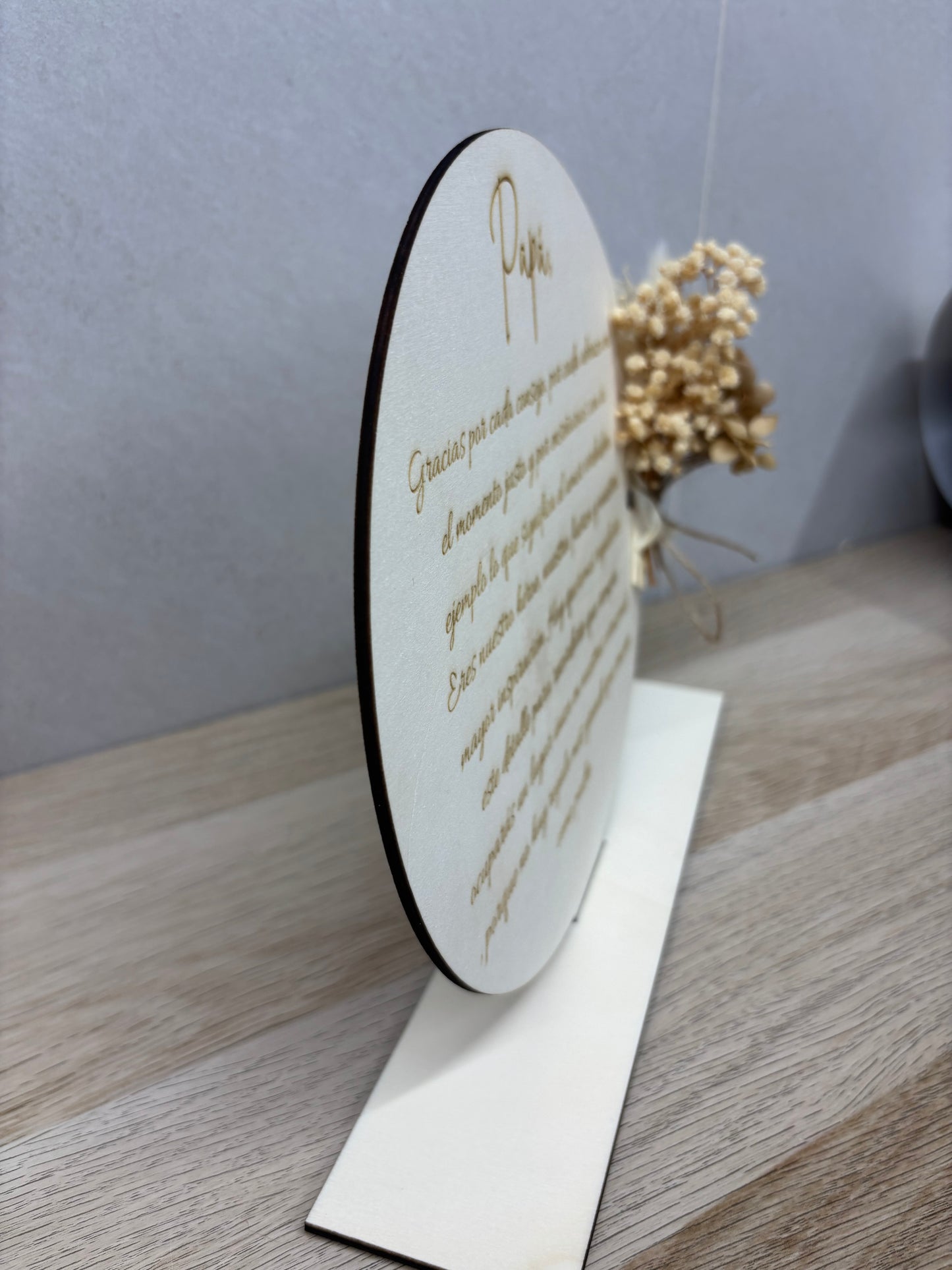 Placa dedicatoria con flor preservada – Regalo personalizado