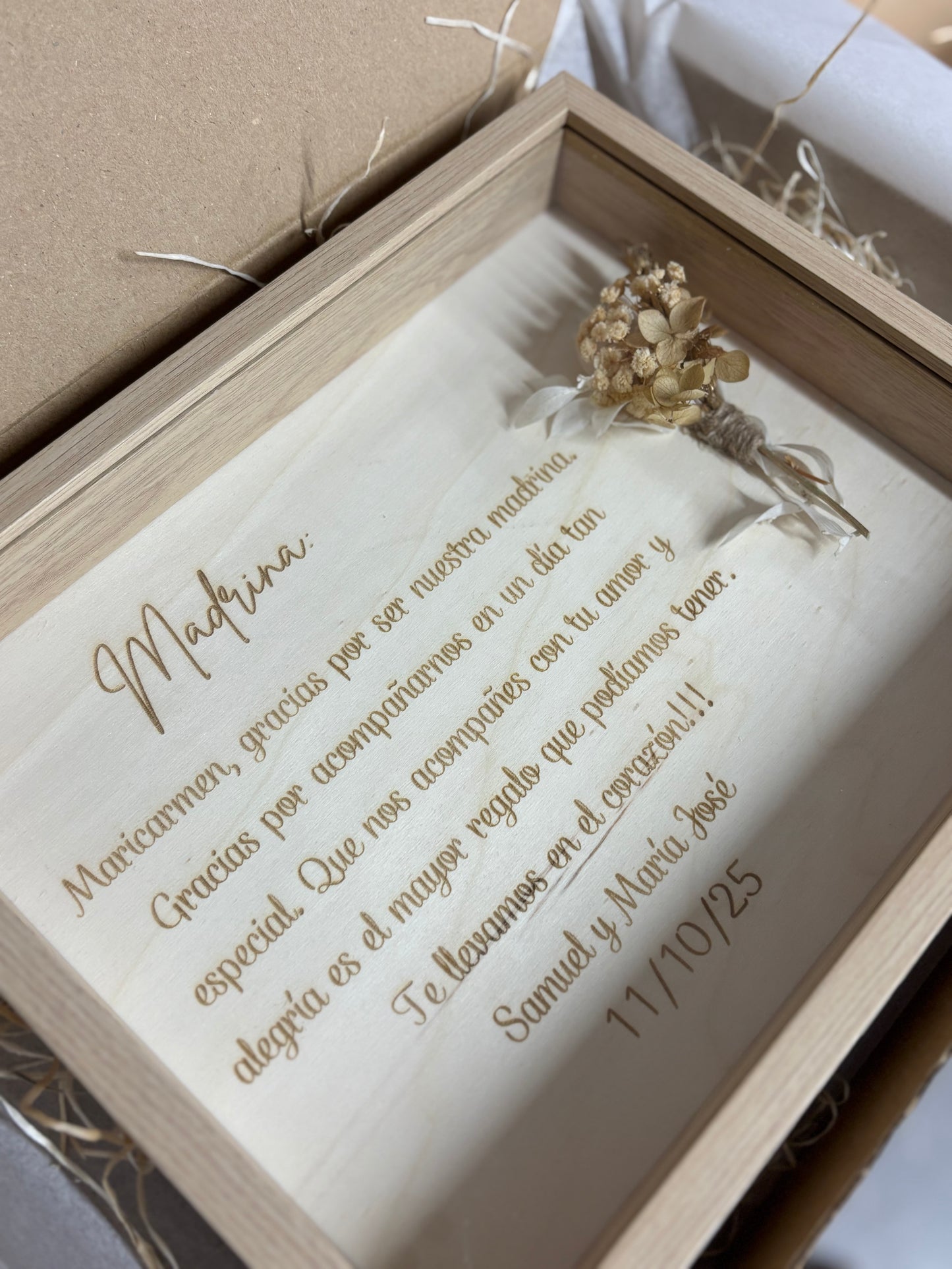 Cuadro personalizado en madera con flor preservada | Regalo decorativo