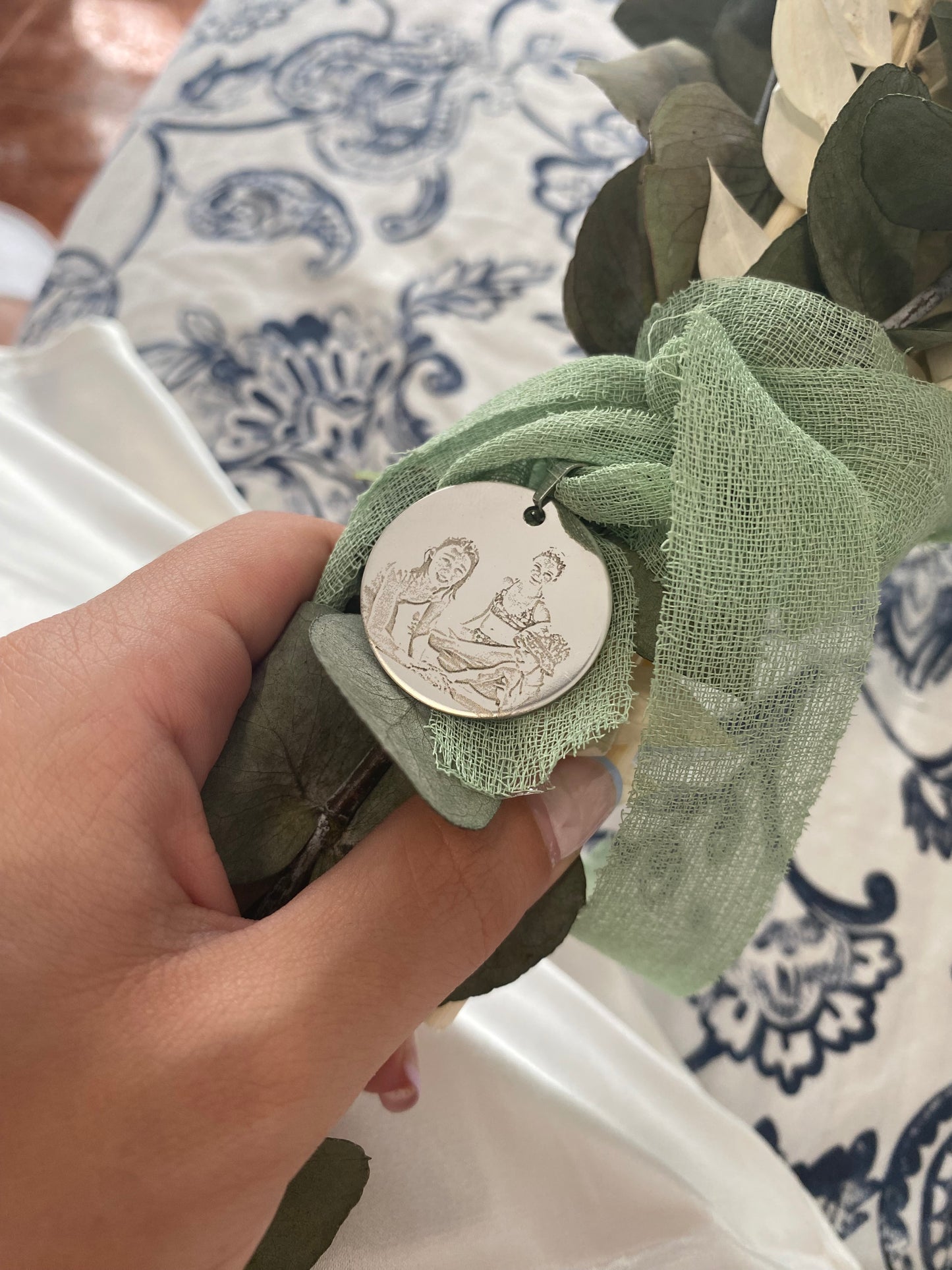 Medalla personalizada para ramo de novia con foto – Recuerdo emotivo para el gran día
