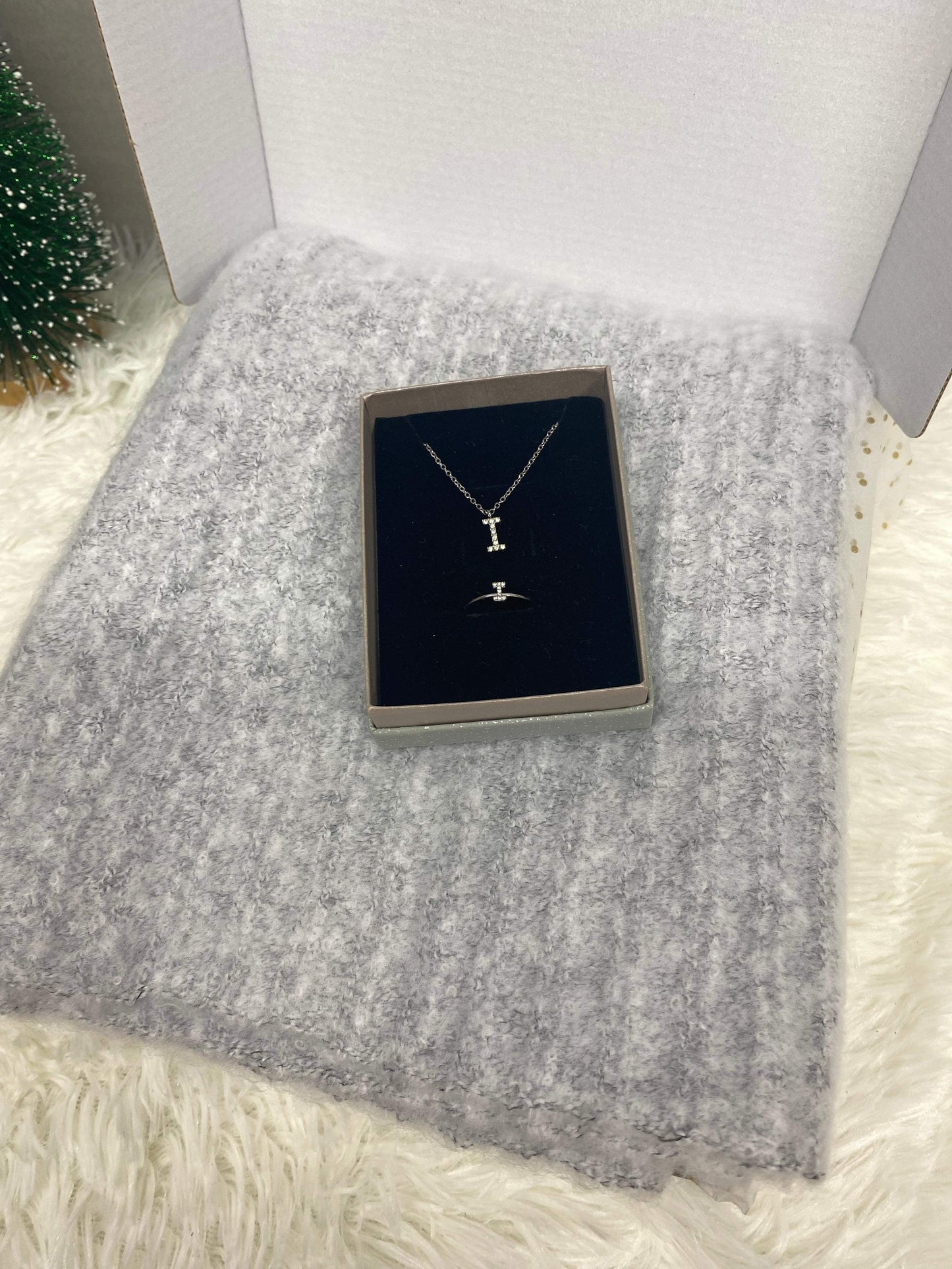 Pack bufanda+ collar+ anillo inicial - REGALA AMOR