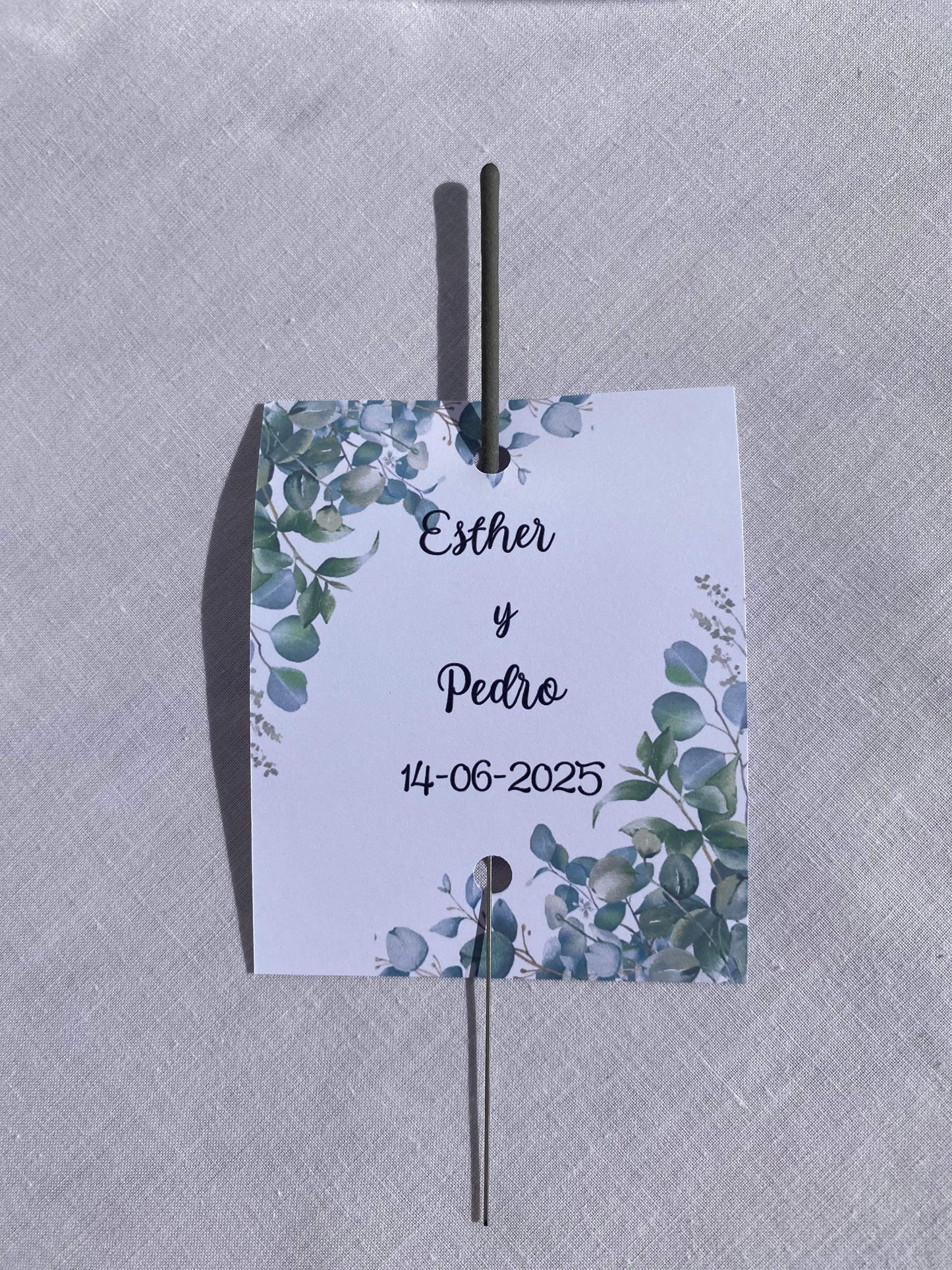 Bengalas eucalipto con tarjeta personalizada para boda - REGALA AMOR