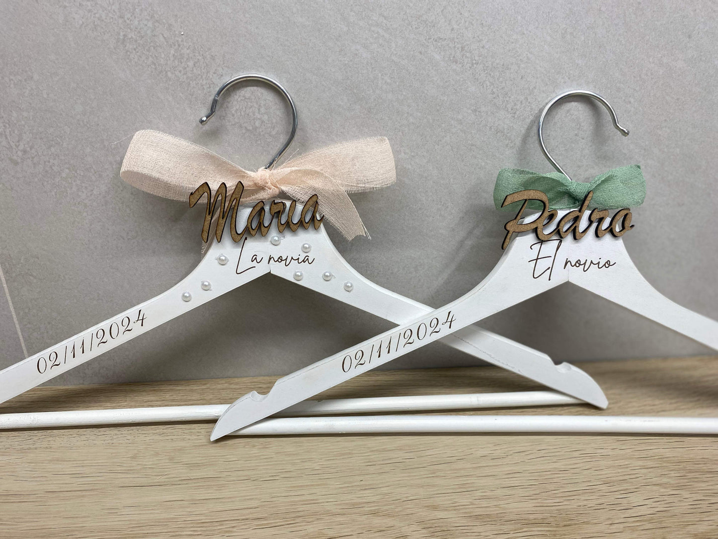 Perchas personalizadas novios - REGALA AMOR