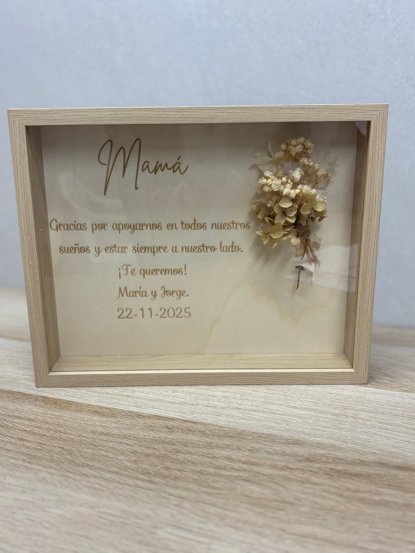 Cuadro personalizado en madera con flor preservada | Regalo decorativo