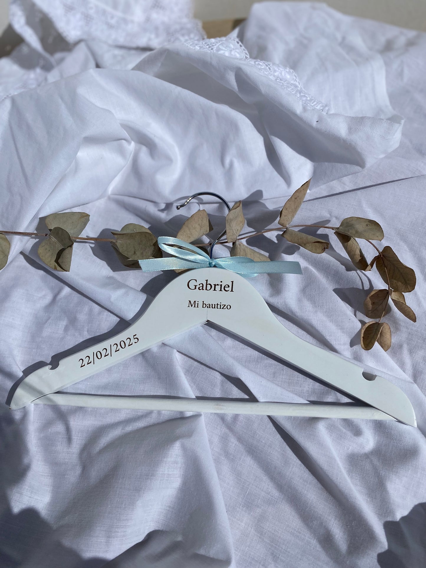 Percha Bautizo Personalizada – Regalo Bautizo Elegante | Regala Amor