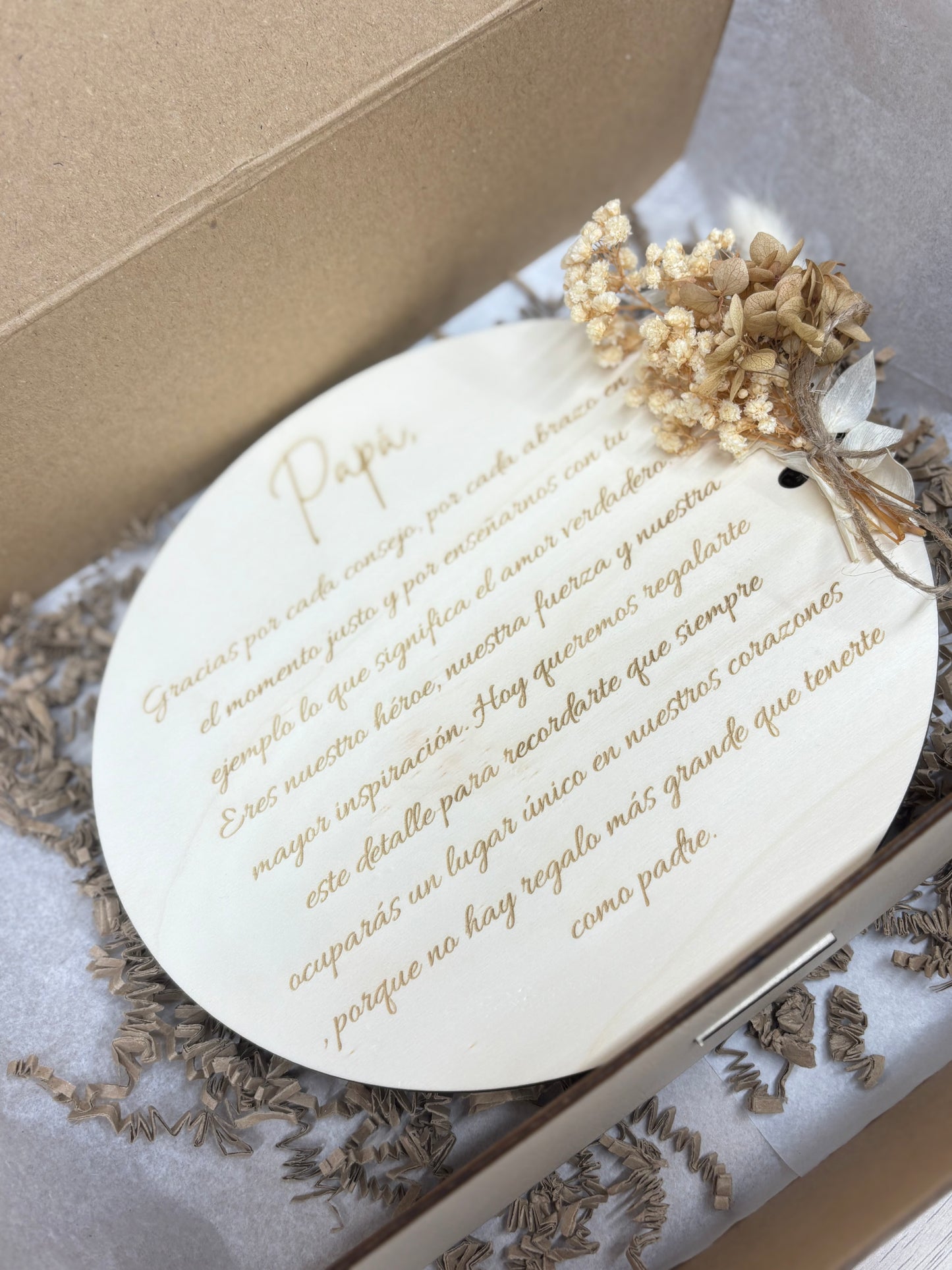 Placa dedicatoria con flor preservada – Regalo personalizado