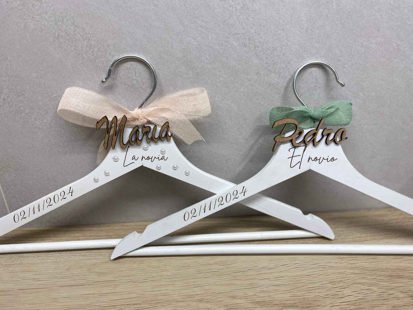 Perchas personalizadas novios - REGALA AMOR