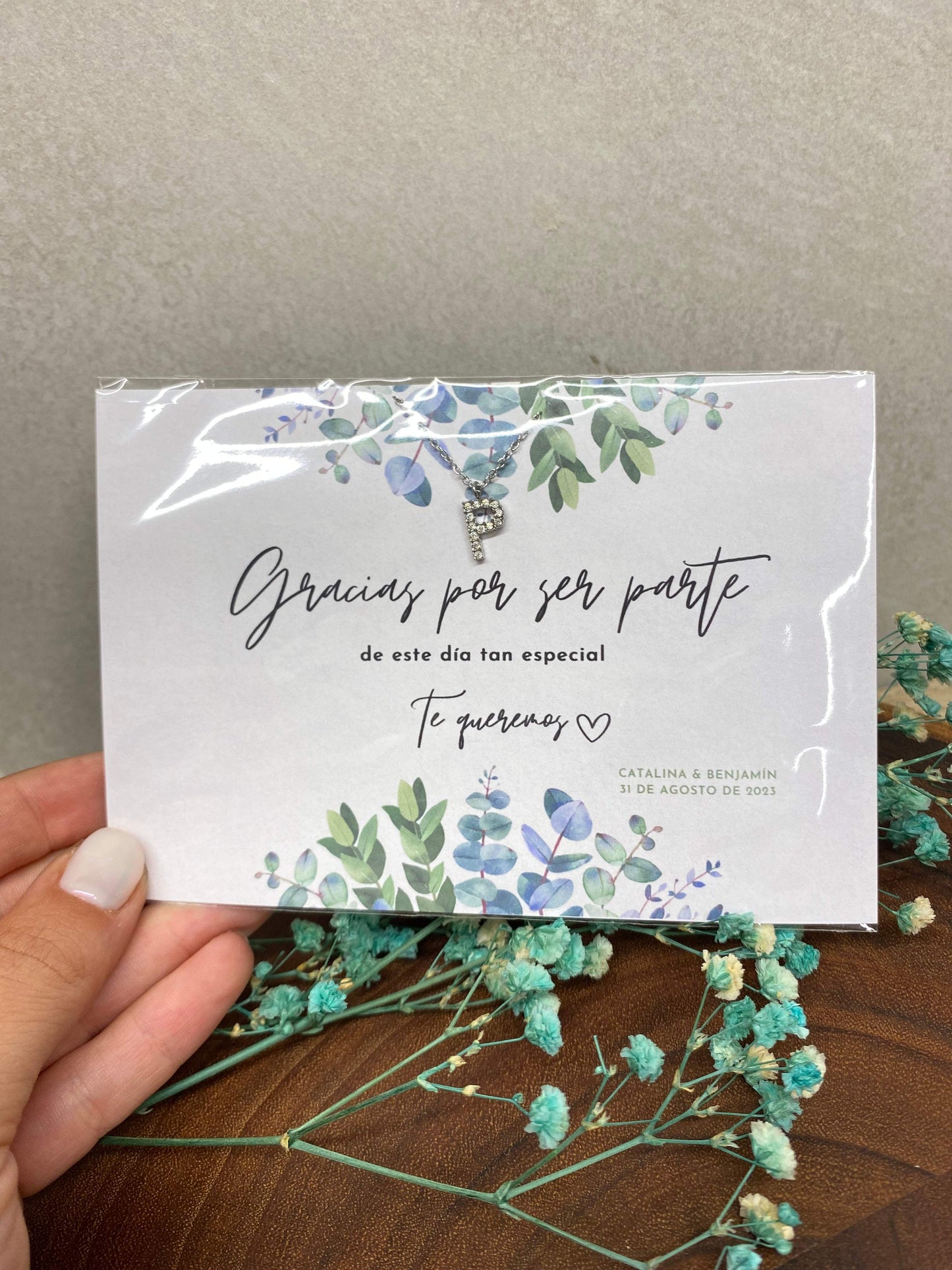 Tarjeta con collar incial - REGALA AMOR