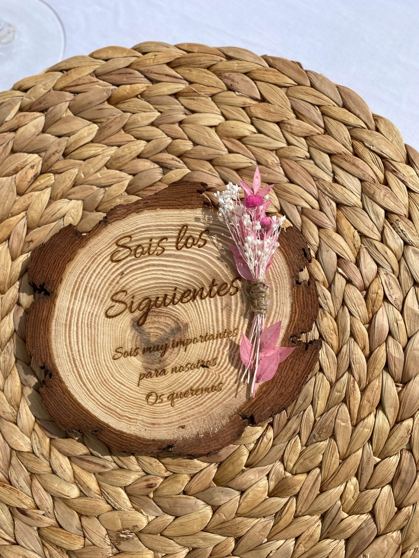 Sois los siguientes placa tronco madera con flor preservada y texto de agradecimiento - REGALA AMOR