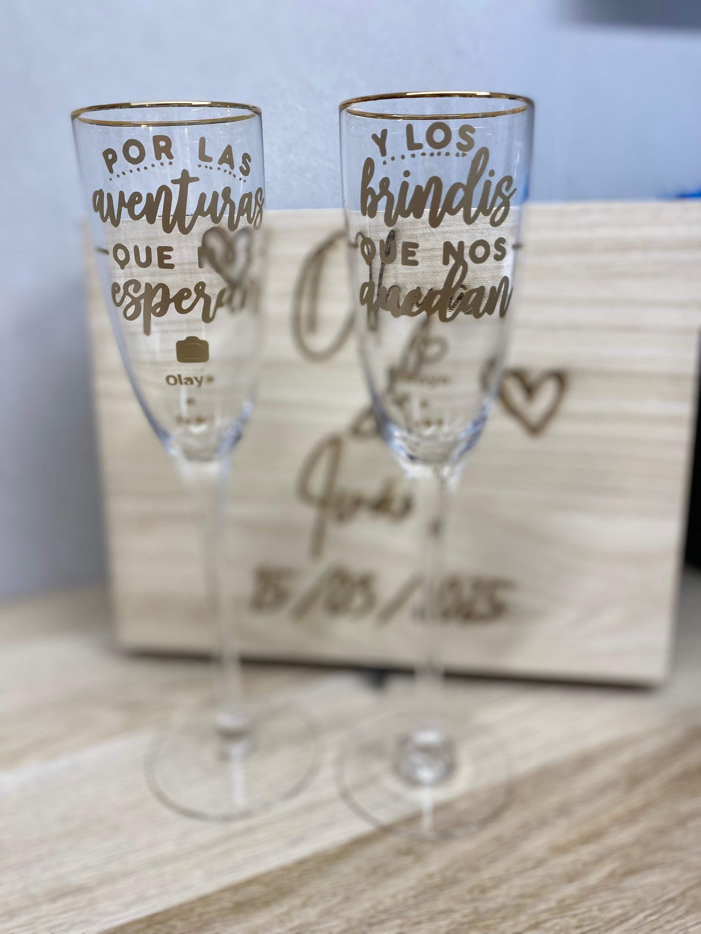 Copas de novios borde dorado, frase - REGALA AMOR
