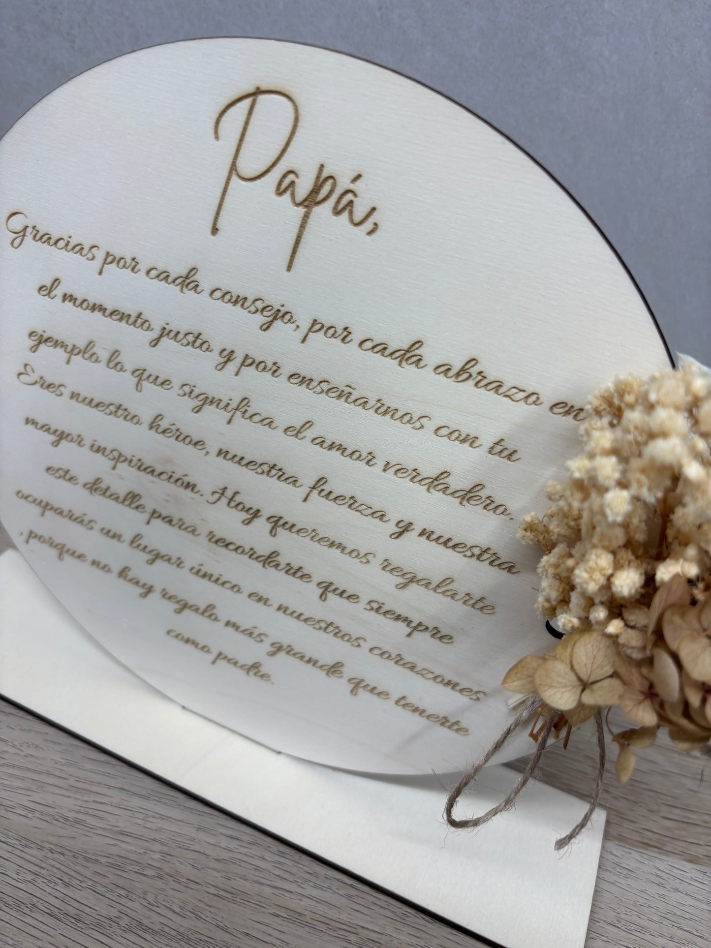 Placa dedicatoria con flor preservada – Regalo personalizado