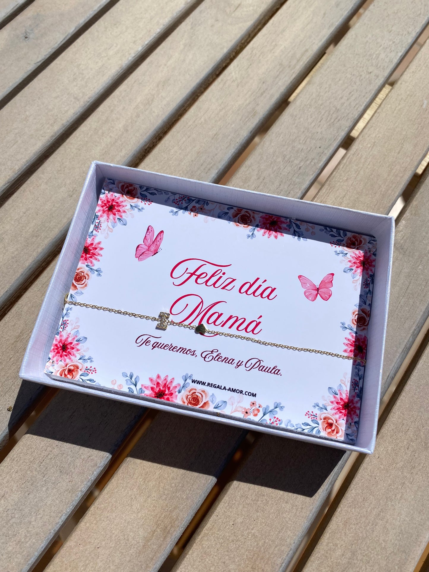 Caja dia de la madre con inicial y tarjeta personalizada