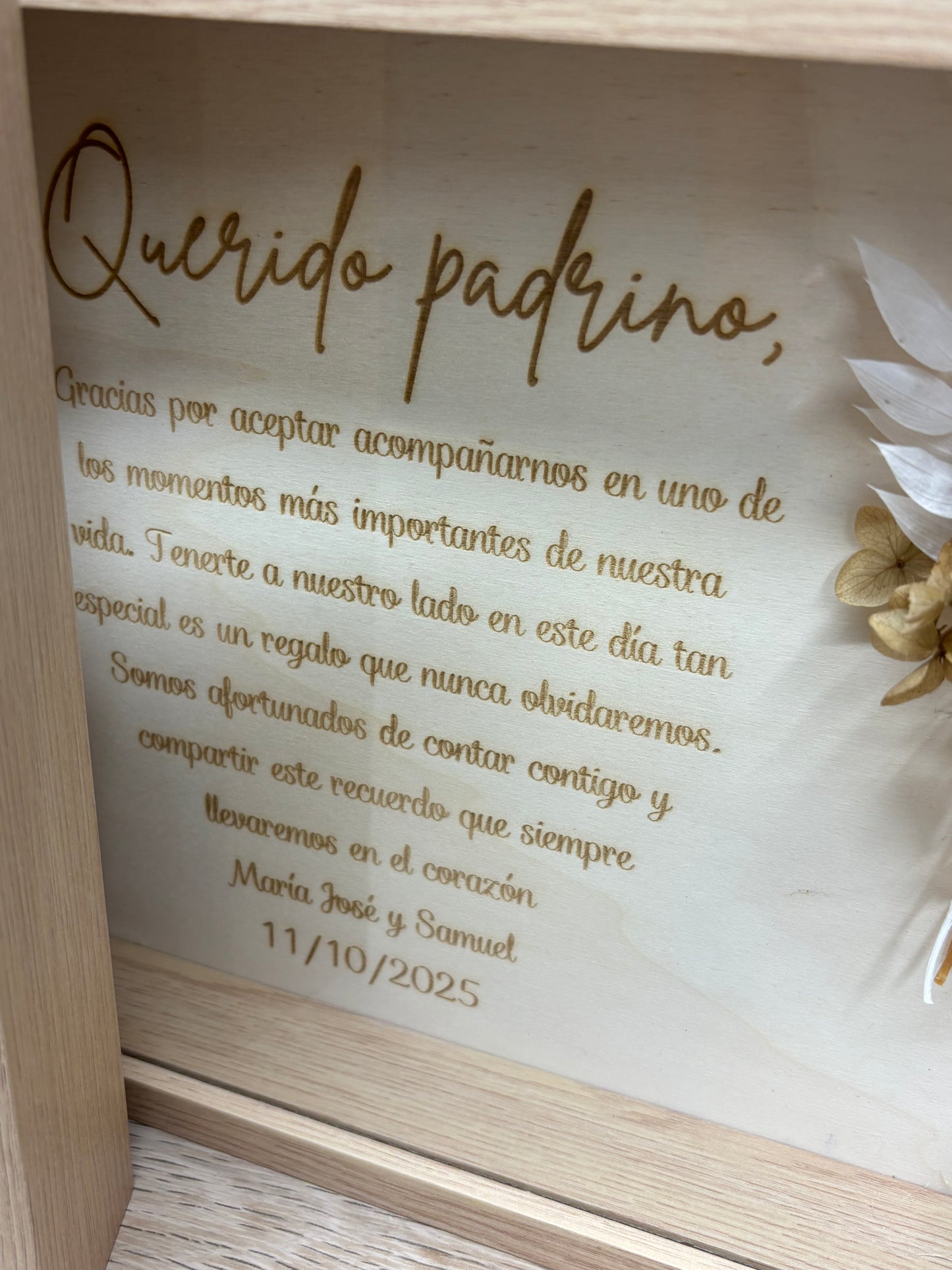 Cuadro personalizado en madera con flor preservada | Regalo decorativo