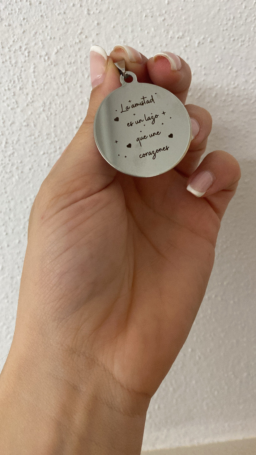 Medalla “Ramo Amistad” – Detalle personalizado para ramo de novia | Regala Amor