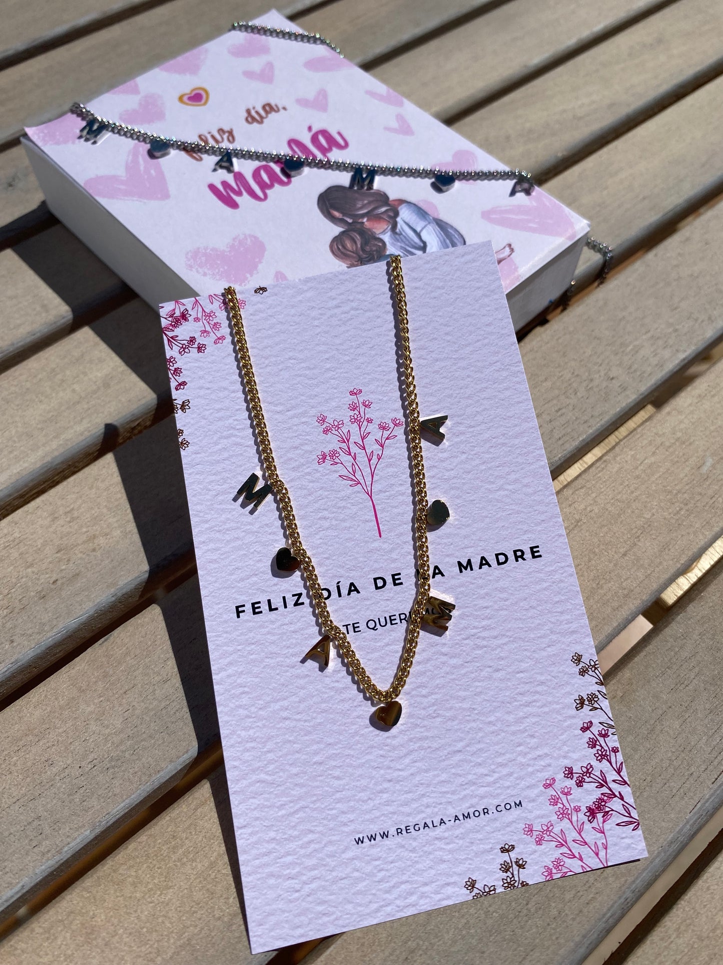 Collar mamá con tarjeta personalizada