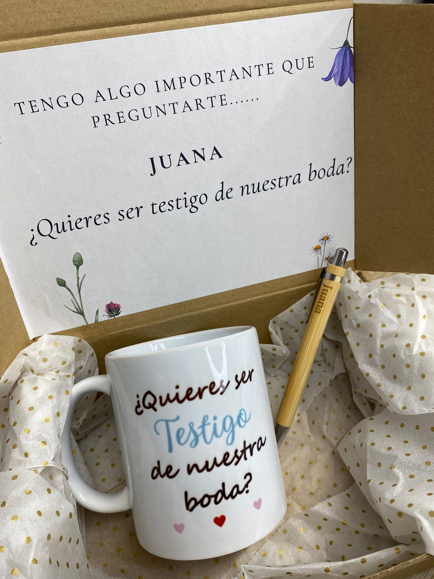 Caja “¿Quieres ser mi testigo?” – Taza, bolígrafo y caja personalizada
