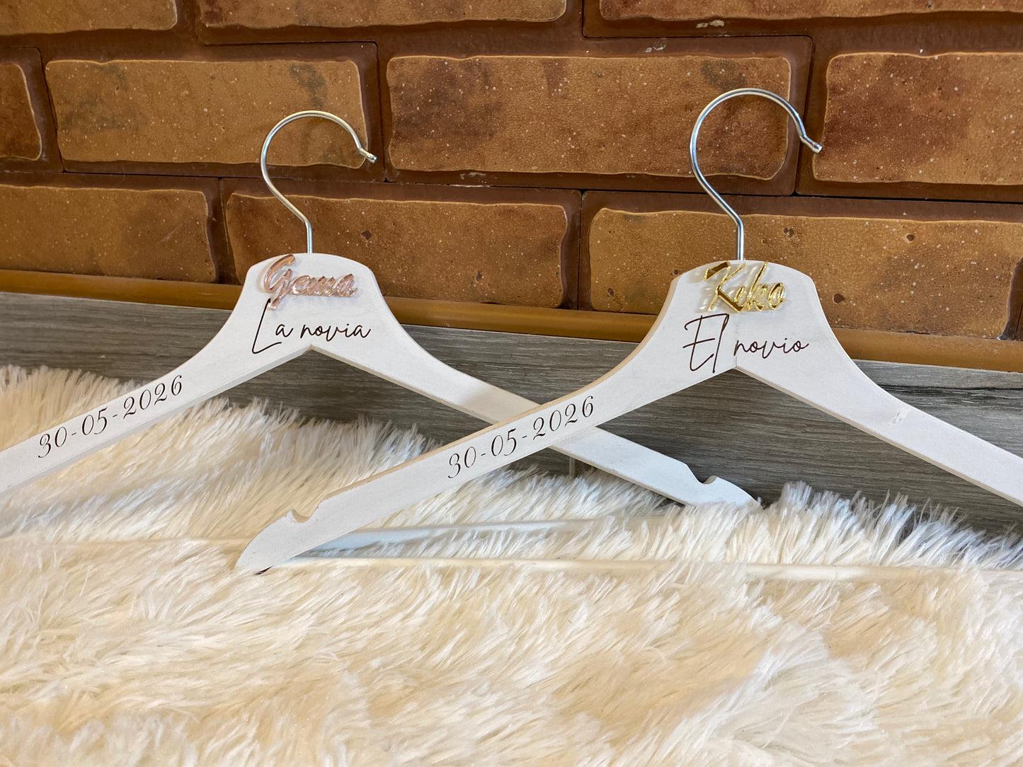 Pack Perchas Personalizadas para Novios – El toque perfecto para el gran día