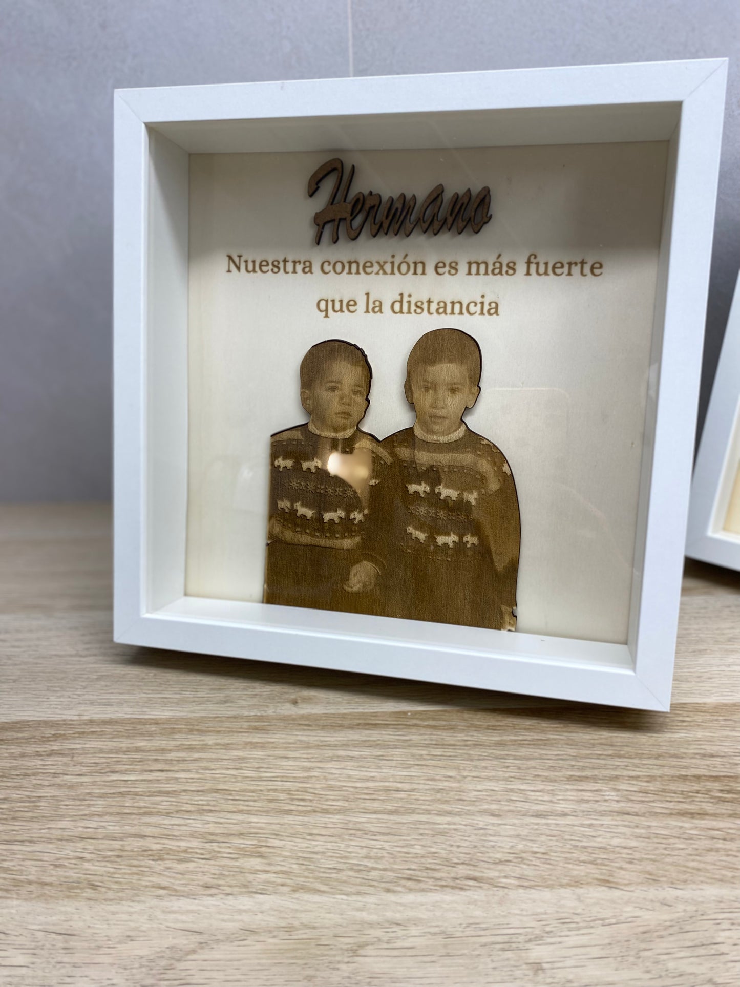 Marco de Madera con Imagen Personalizada – Regalo para Hermanos