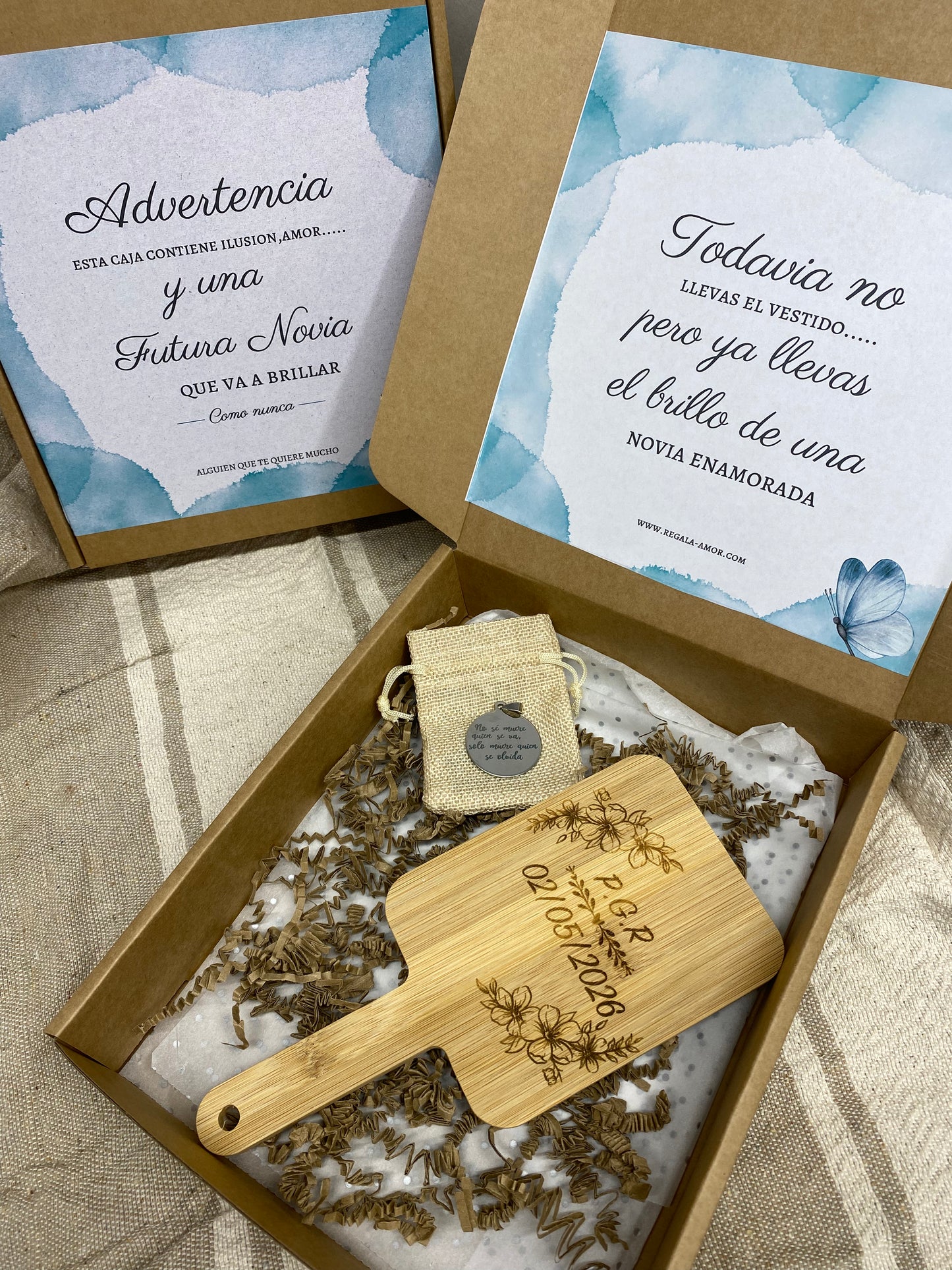 Caja Regalo para Novia – Espejo, medalla de ramo Personalizada