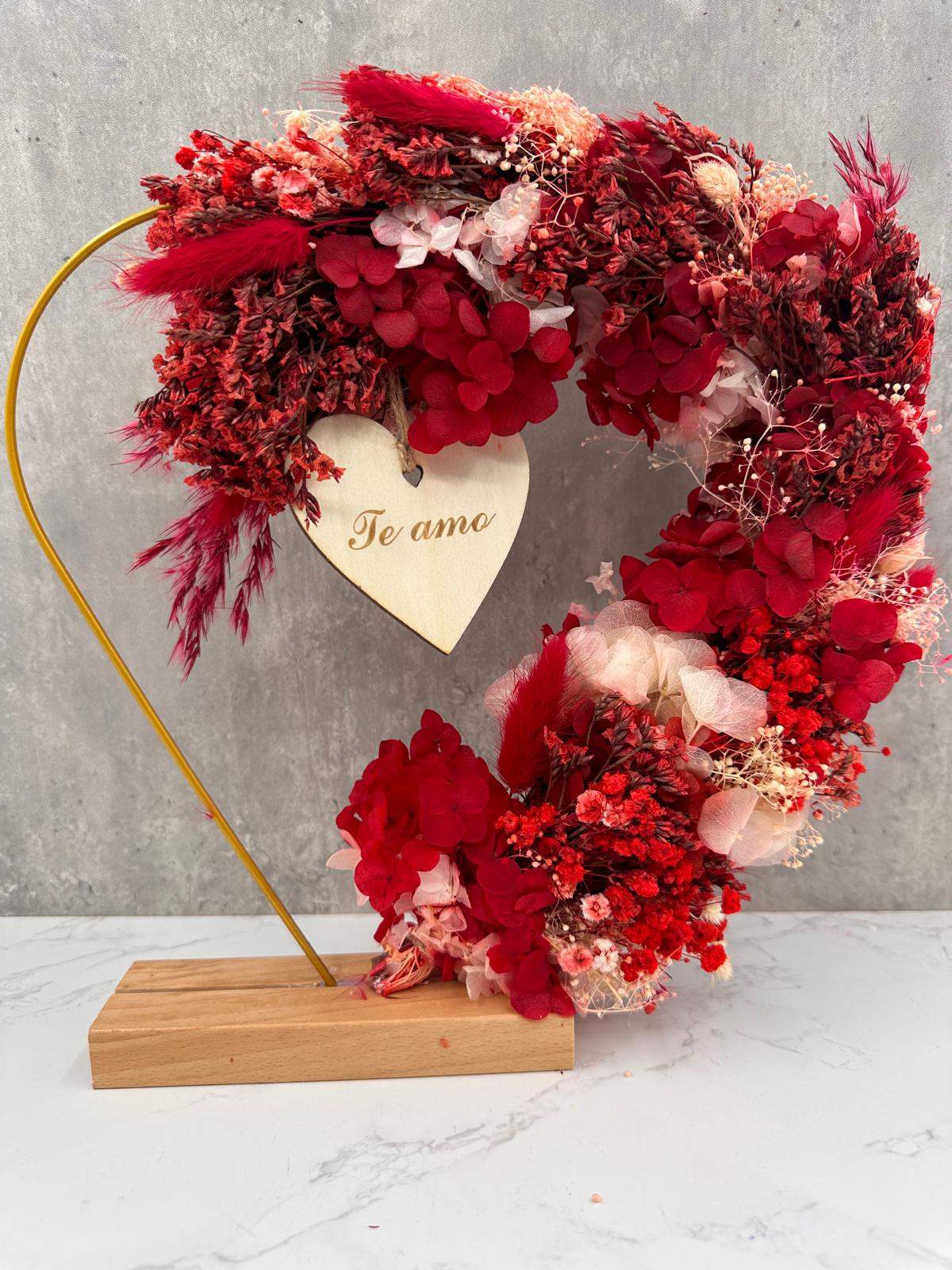 Corazón con flor preservada - REGALA AMOR