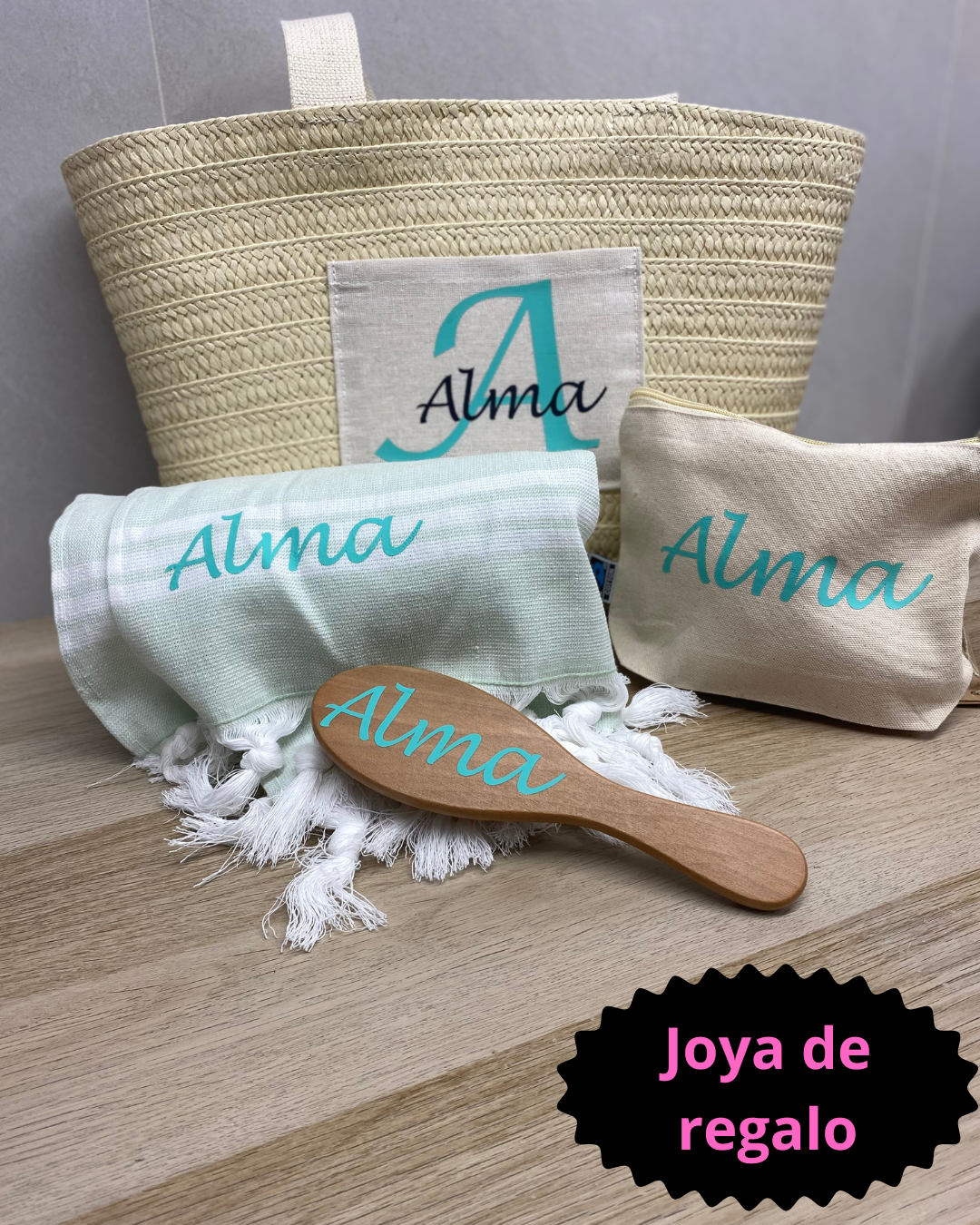 Pack Capaza, toalla, cepillo y neceser personalizado verde agua