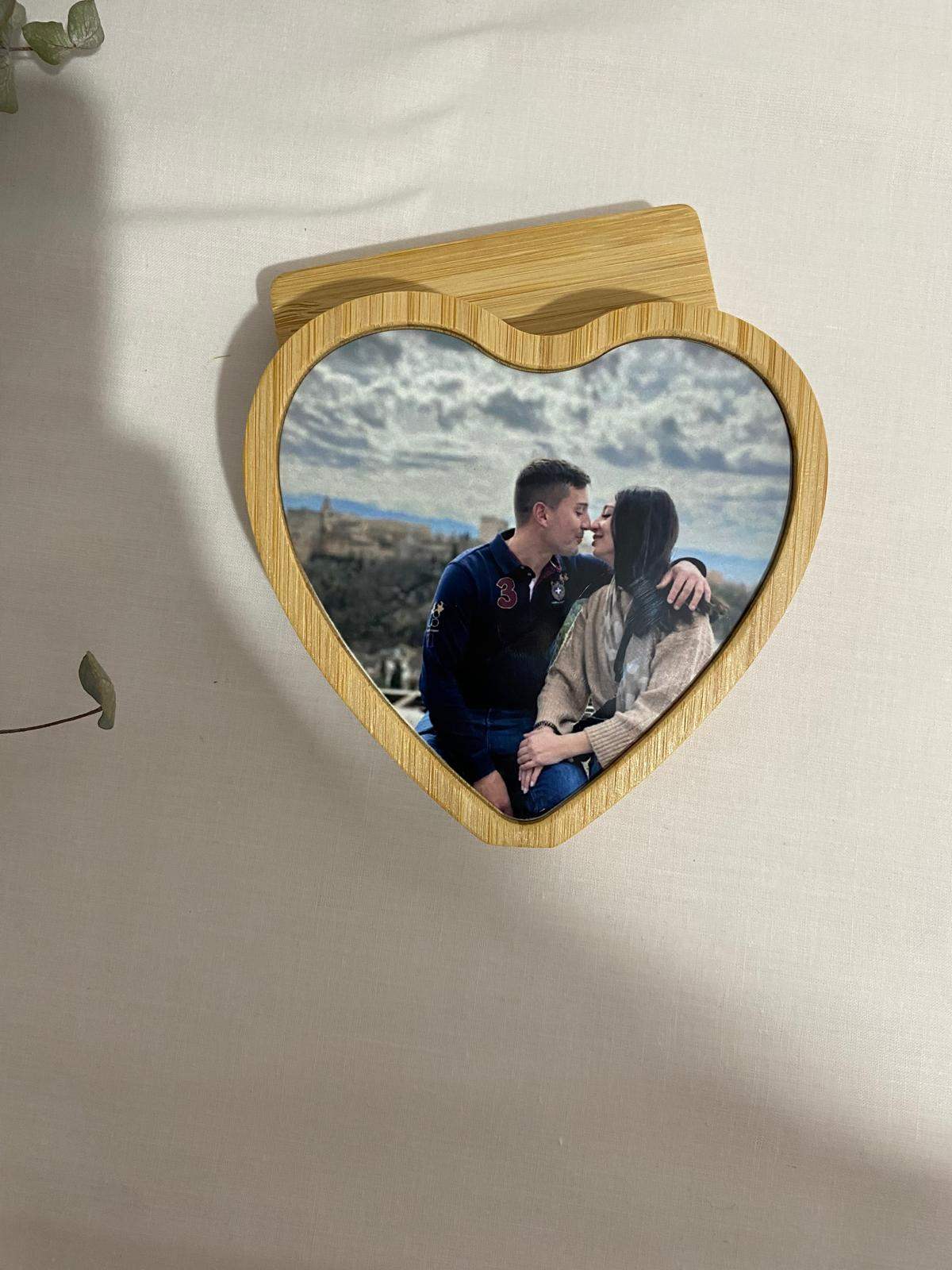 Marco bambú corazón con imán - REGALA AMOR