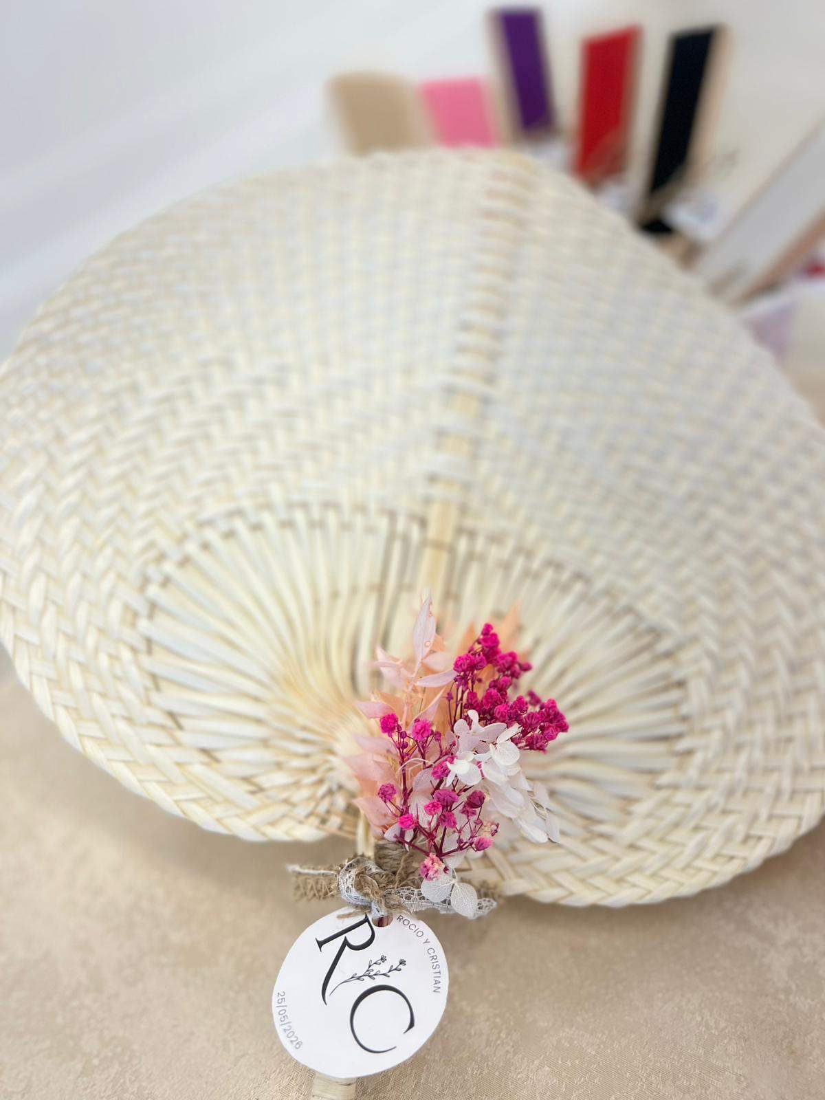 Pai pais de mimbre con flores preservadas - REGALA AMOR