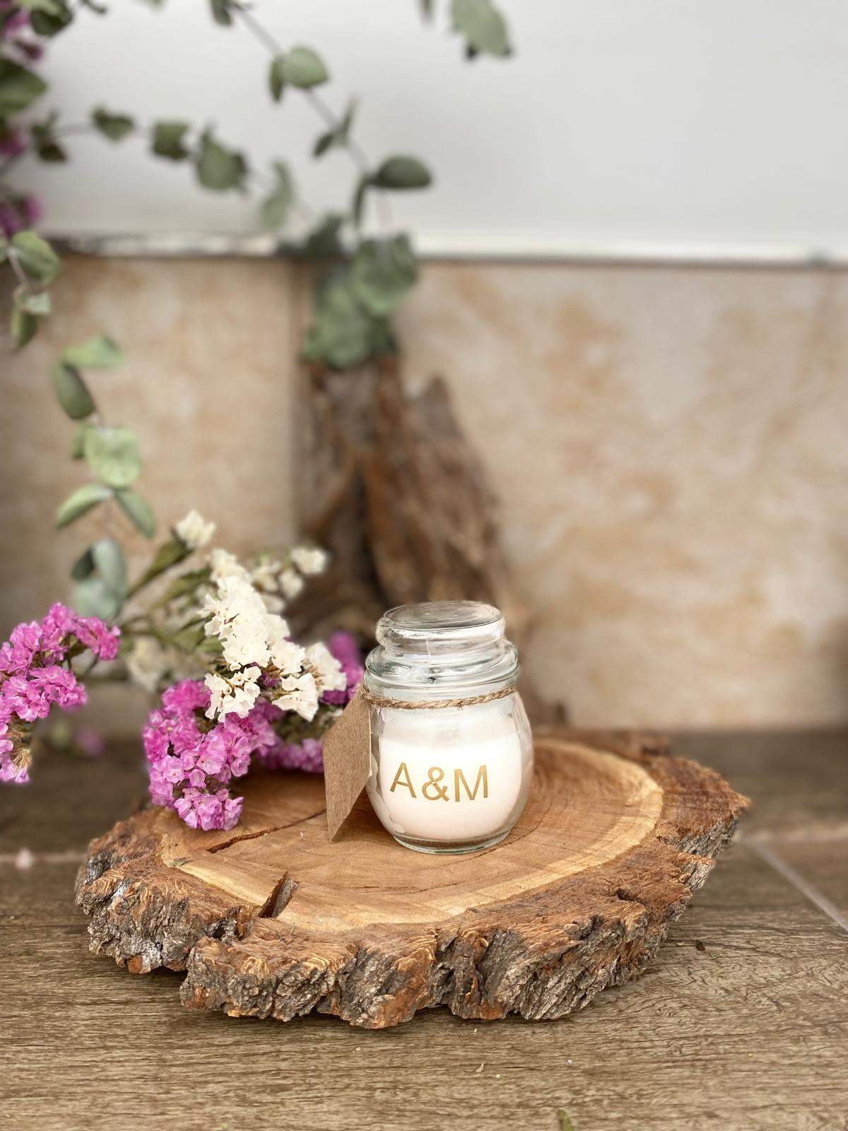 Velas con Iniciales - REGALA AMOR