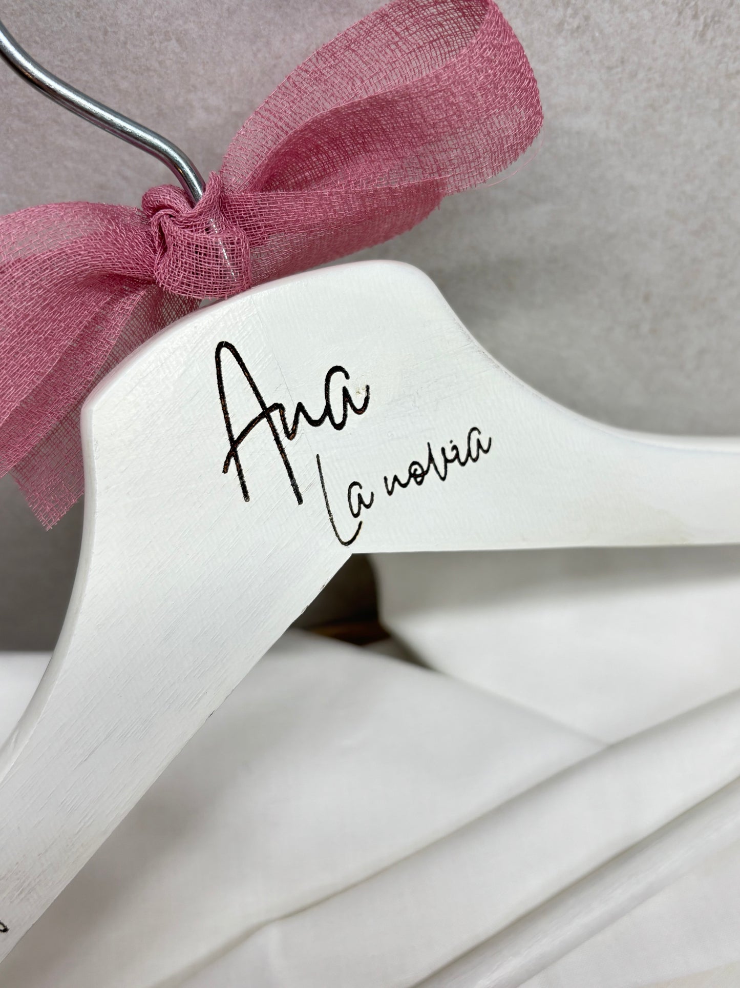 Perchas Personalizadas para Novios | Regalos de Boda Hechos a Mano