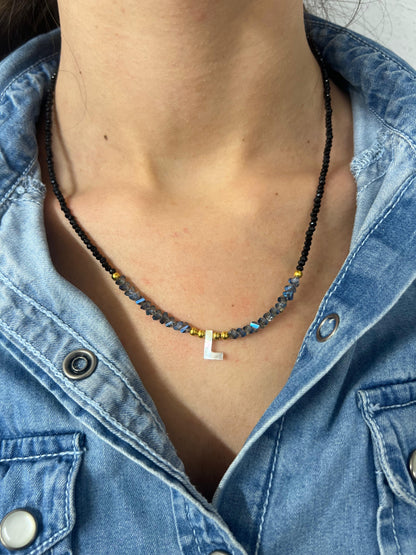 Collar inicial bolitas