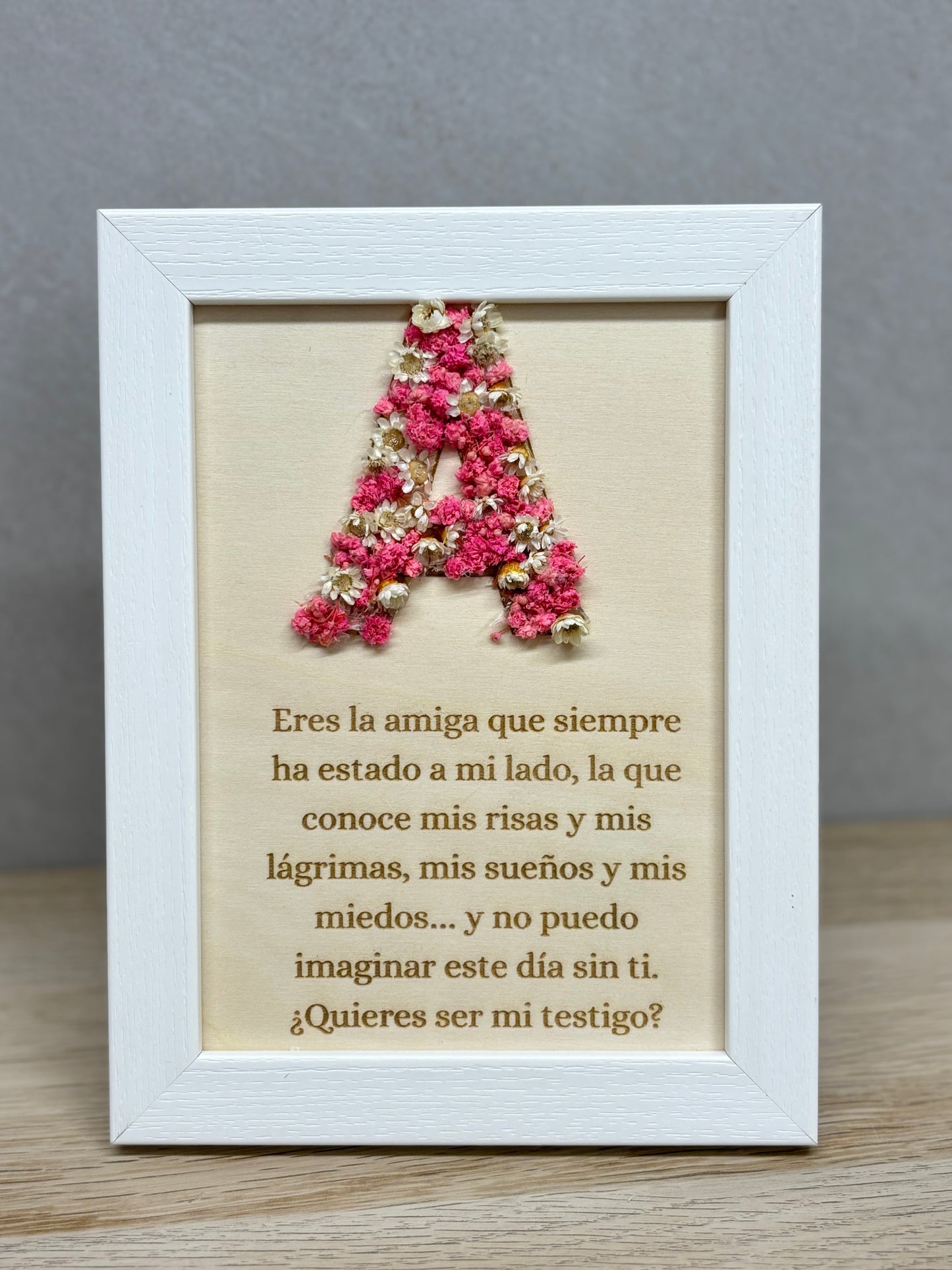 Marco personalizado con inicial y flor preservada | Decoración con encanto