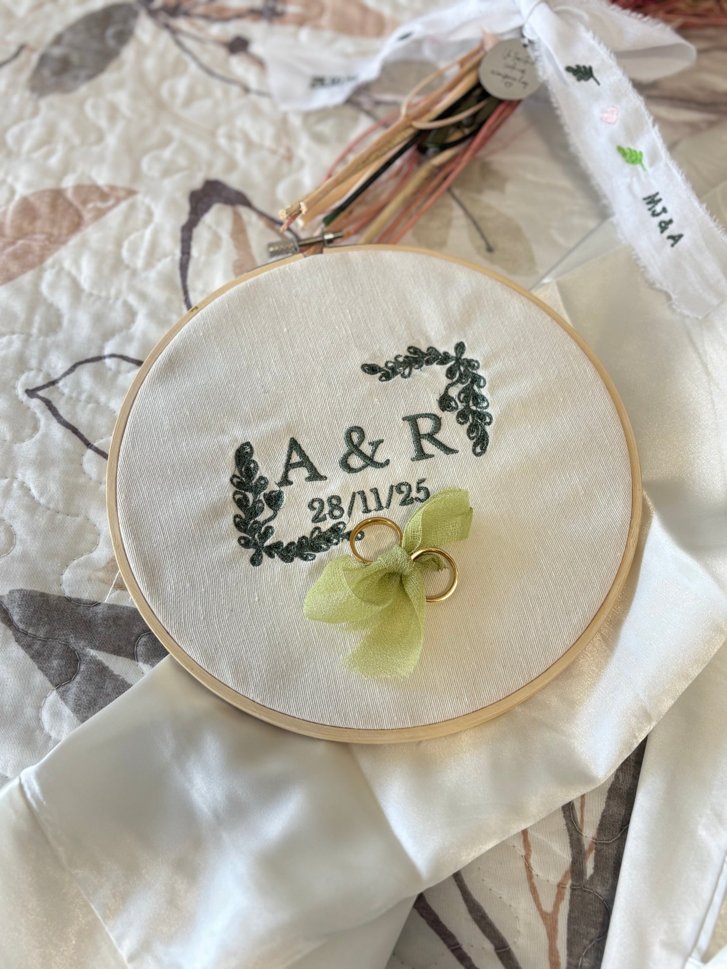 Porta alianzas bordado personalizado