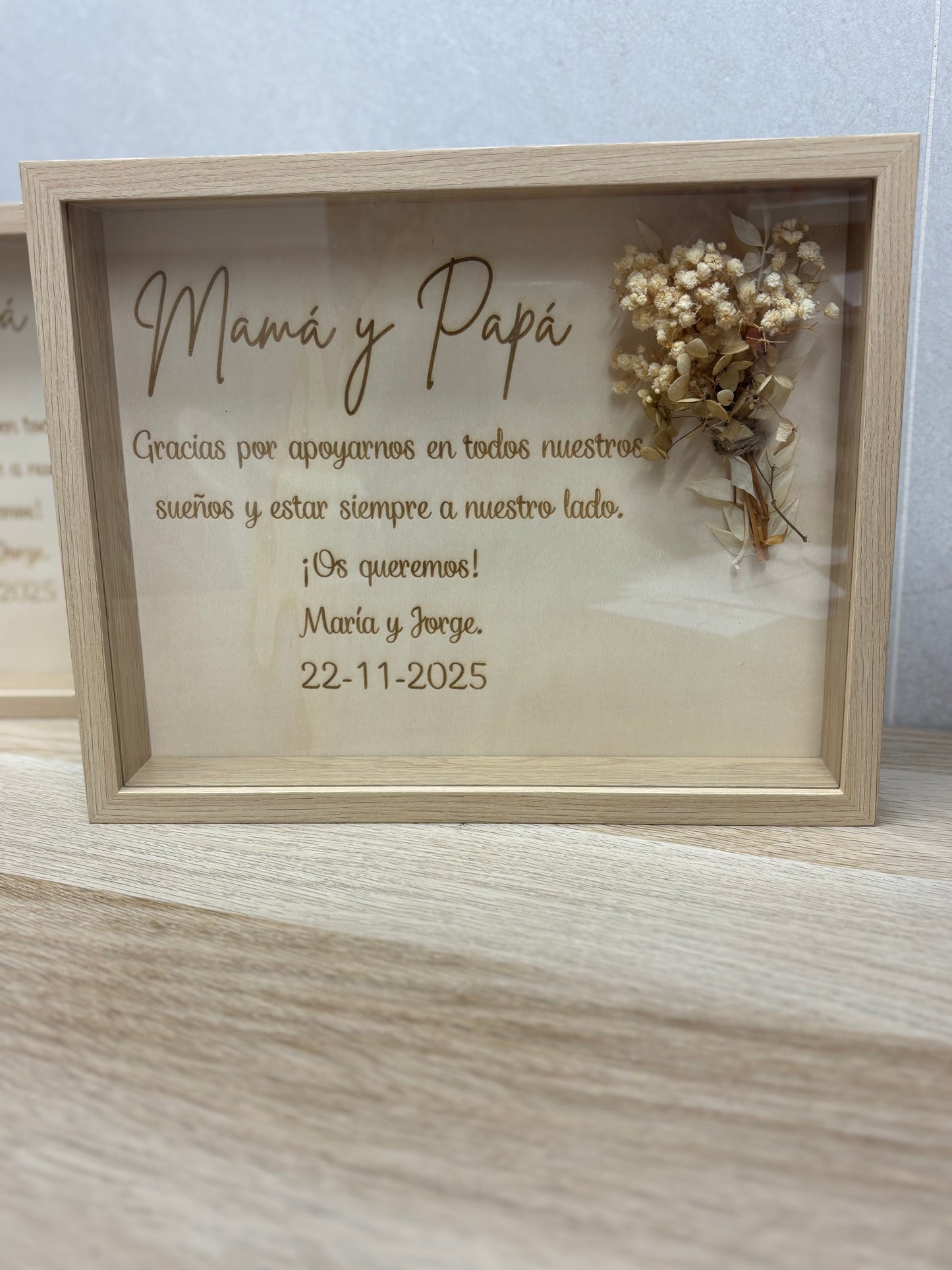Cuadro personalizado en madera con flor preservada | Regalo decorativo