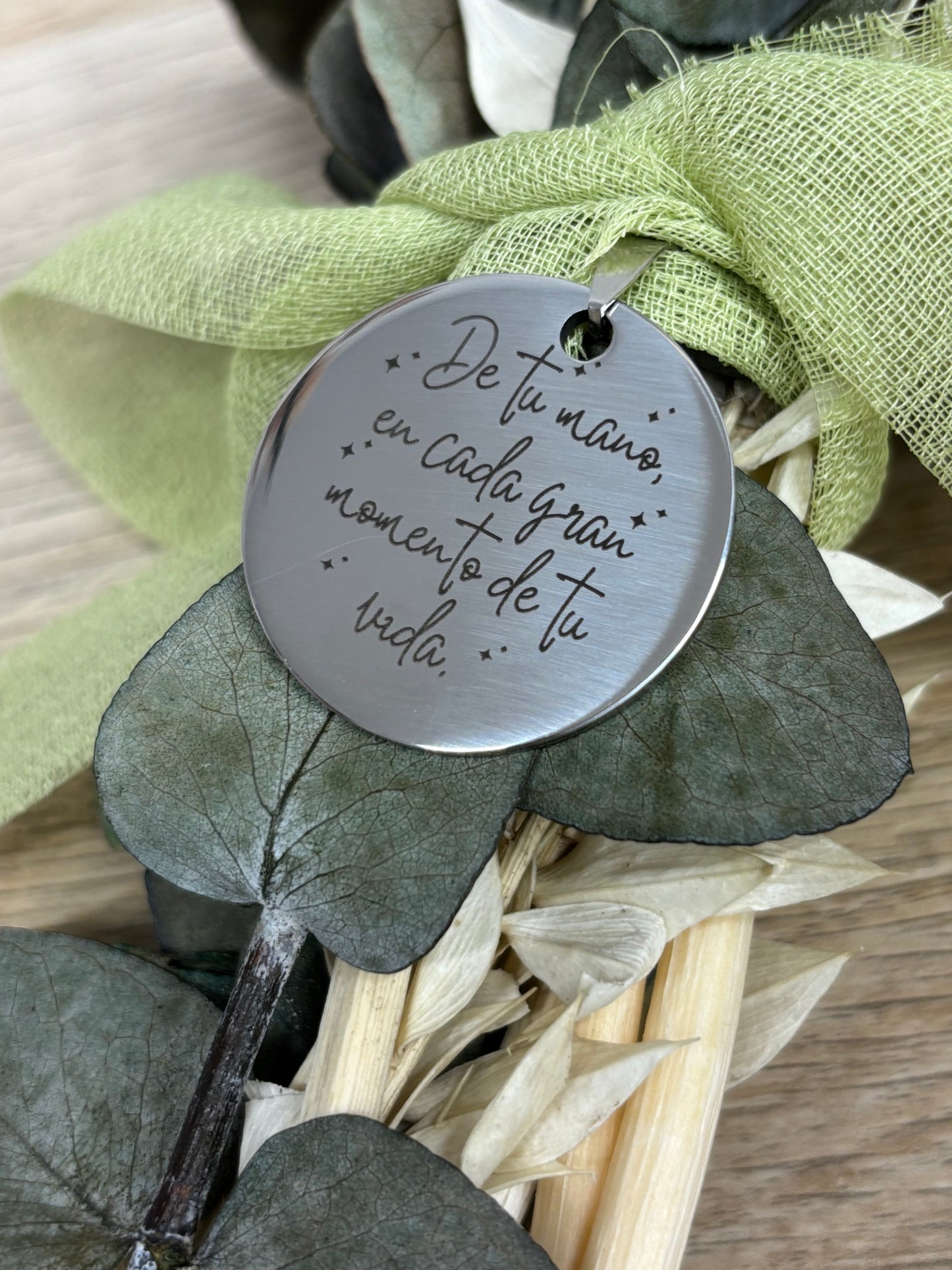 Medalla Ramo Personalizada “De tu mano en cada gran momento” – Detalle Emotivo | Regala Amor