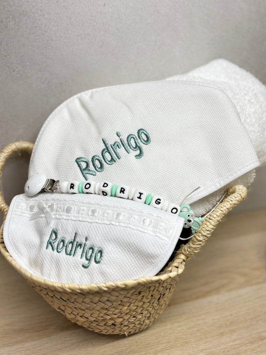 Cesta bebé personalizada – Un regalo tierno y completo desde el corazón