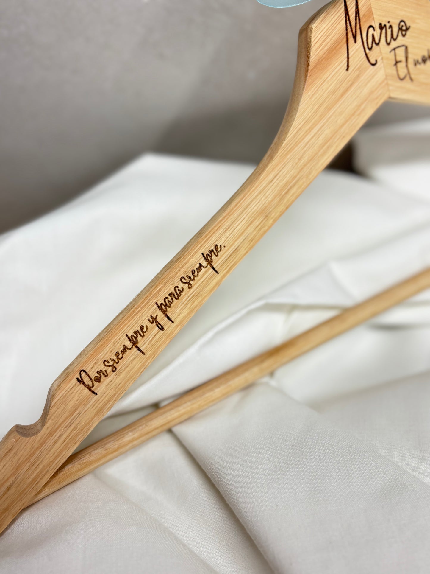 Perchas Personalizadas para Novios | Regalos de Boda Hechos a Mano