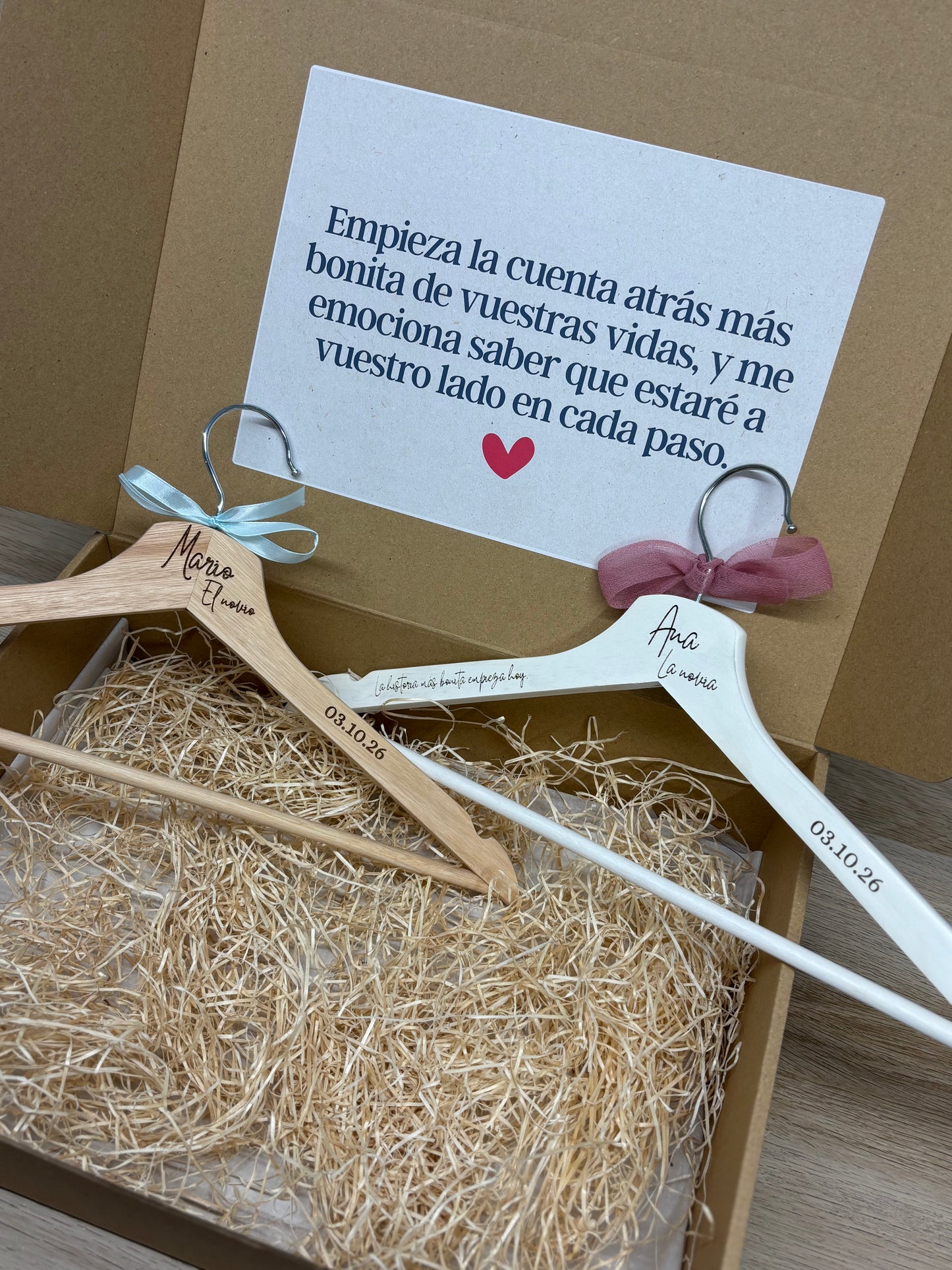 Perchas Personalizadas para Novios | Regalos de Boda Hechos a Mano