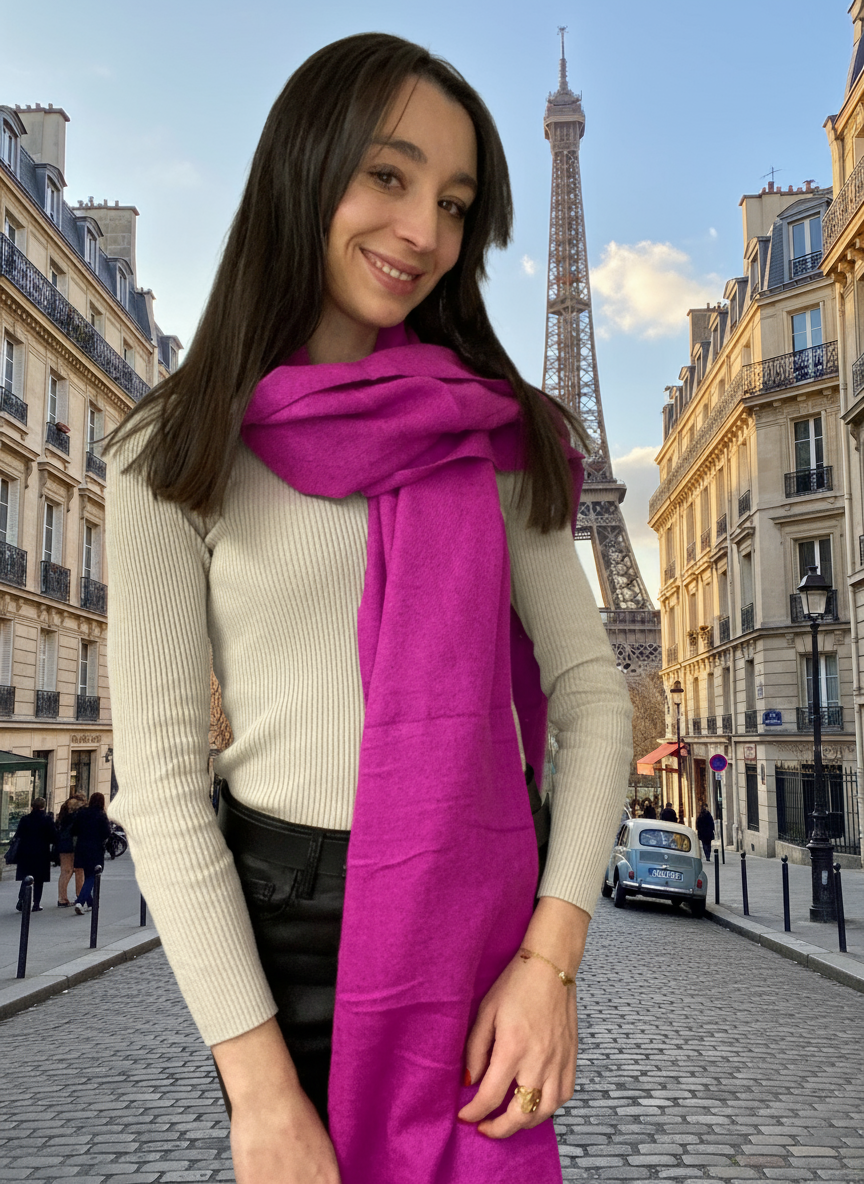 Pañuelo fucsia – complemento de moda elegante