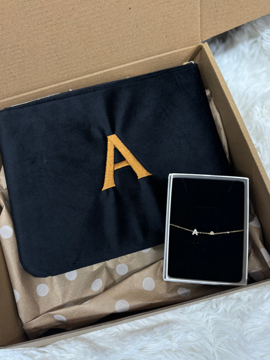Pack regalo neceser y pulsera con inicial
