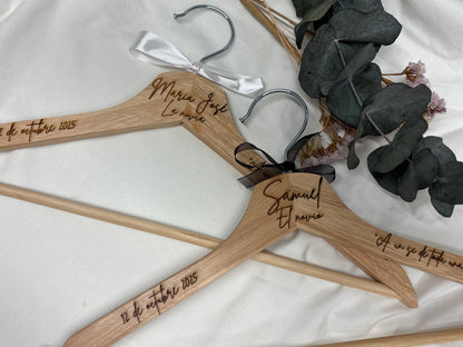 Perchas madera personalizadas novios