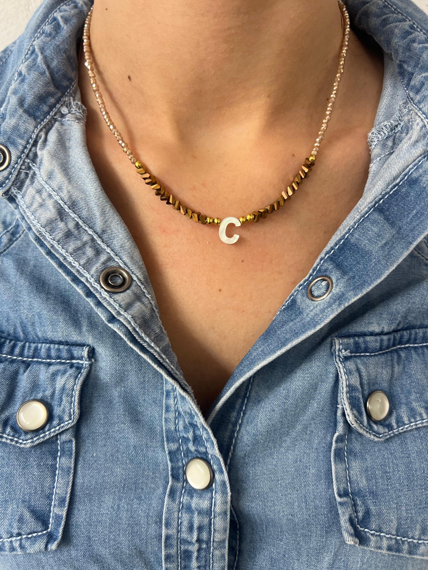 Collar inicial bolitas