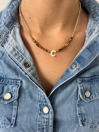 Collar inicial bolitas