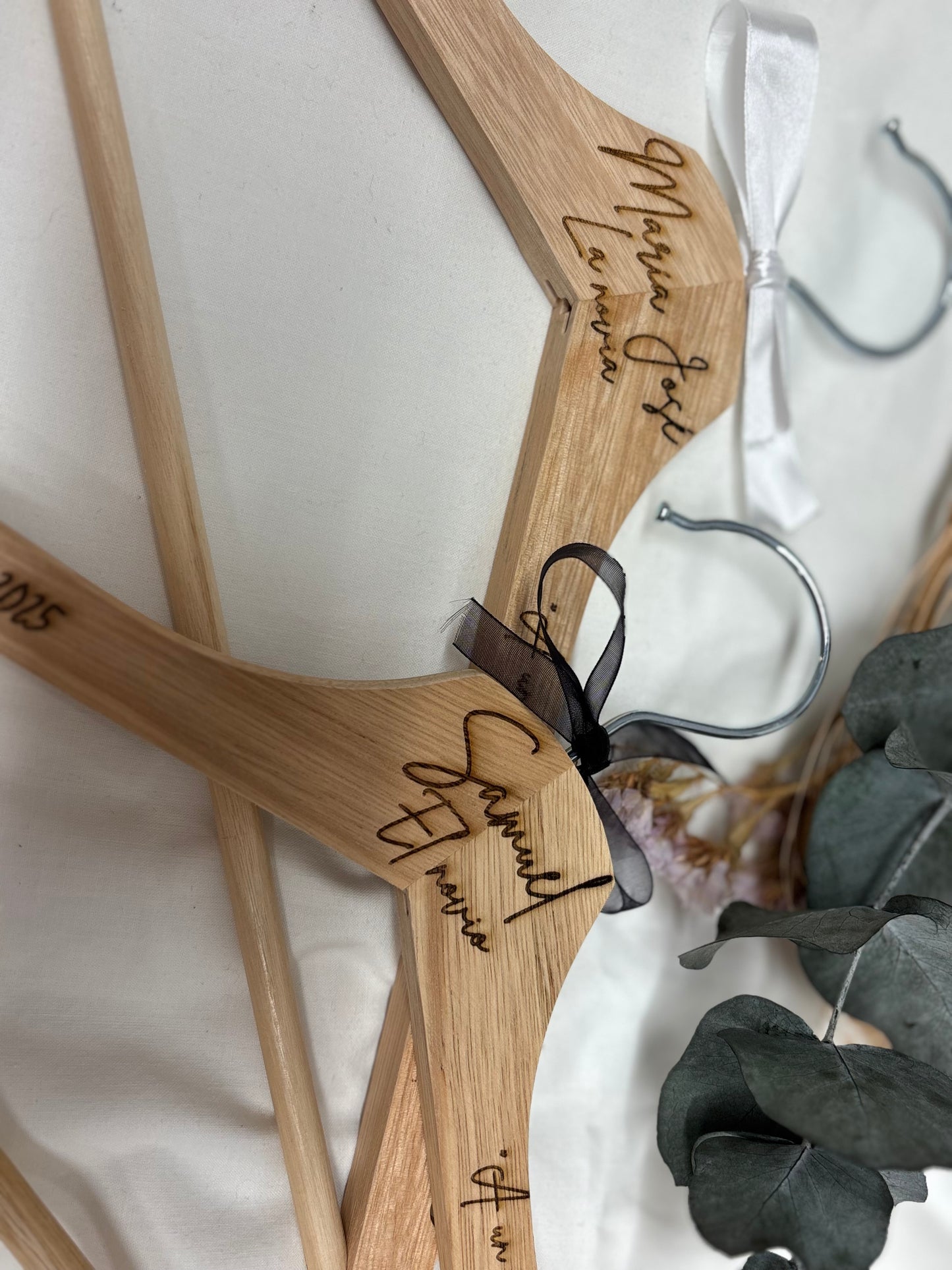 Perchas madera personalizadas novios